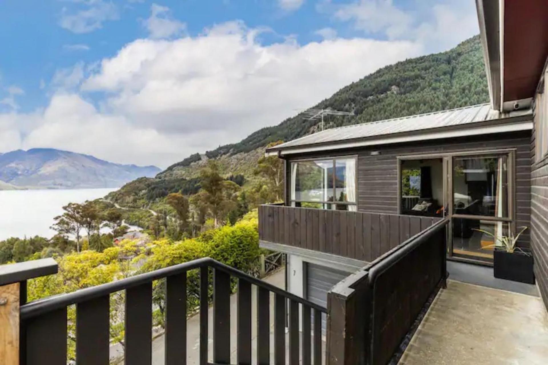 The Alpine - Queenstown Holiday Home view 2