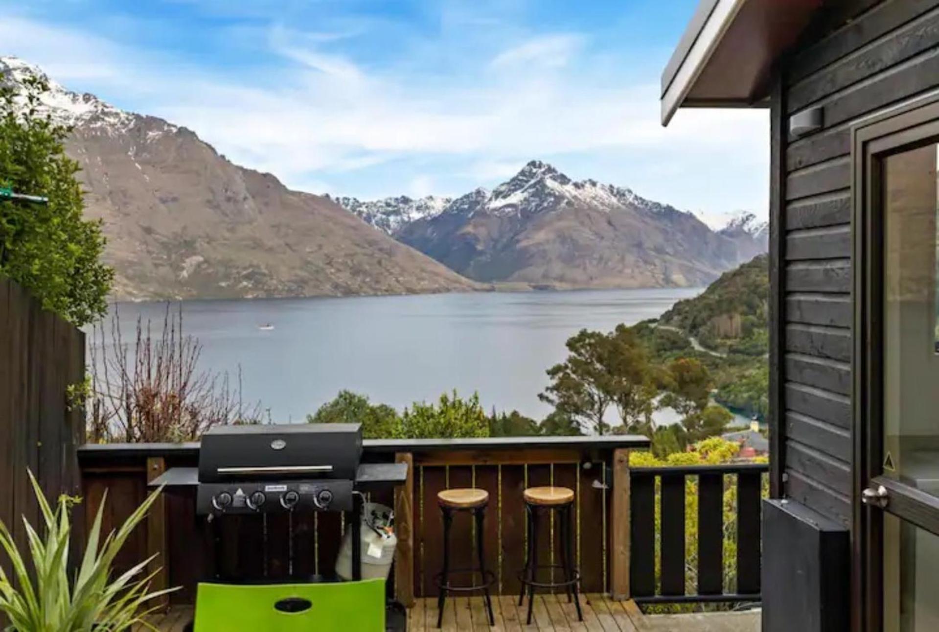 The Alpine - Queenstown Holiday Home view 4
