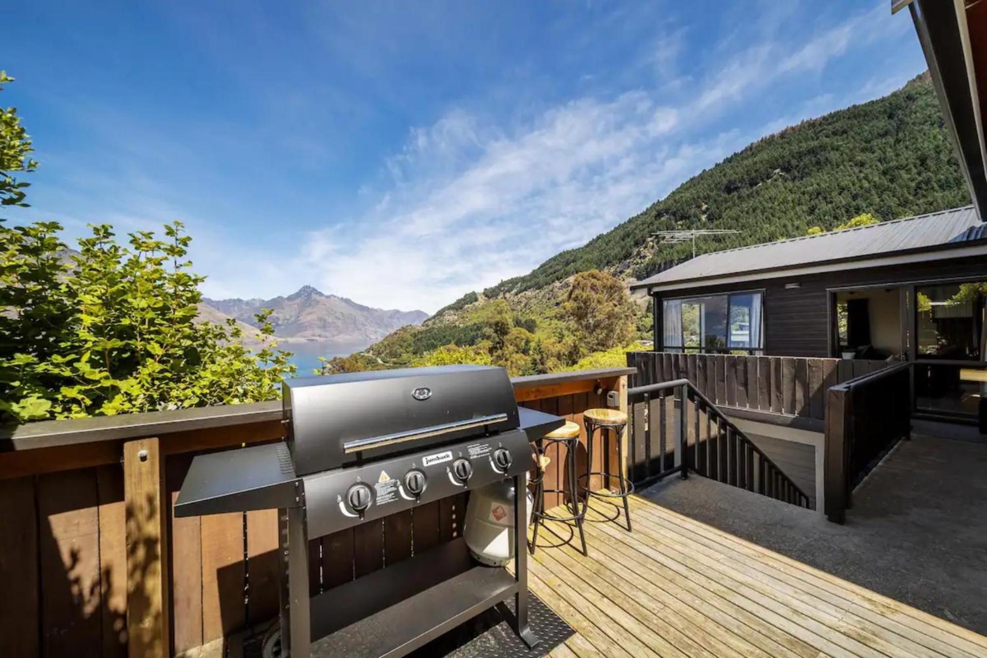 The Alpine - Queenstown Holiday Home view 5
