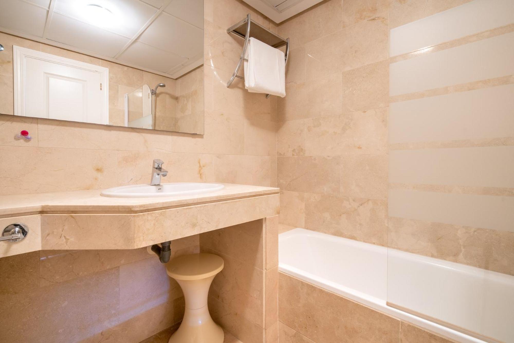 9 Penthouse with amazing sea views, close to golf Manilva Duquesa view 4