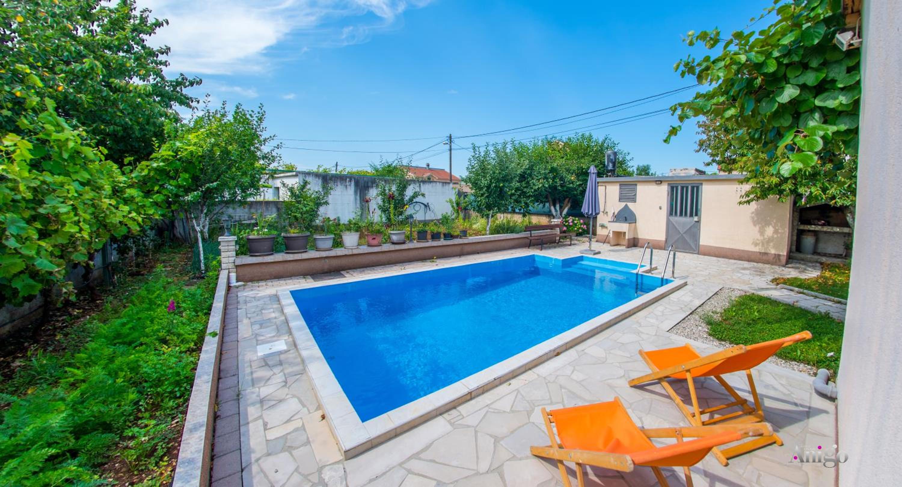 Holiday Home Kiwi with private pool