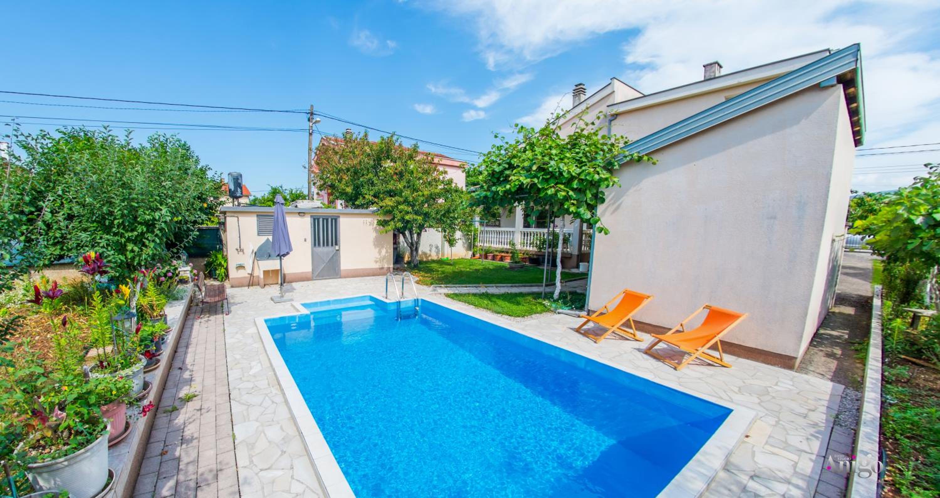 Holiday Home Kiwi with private pool