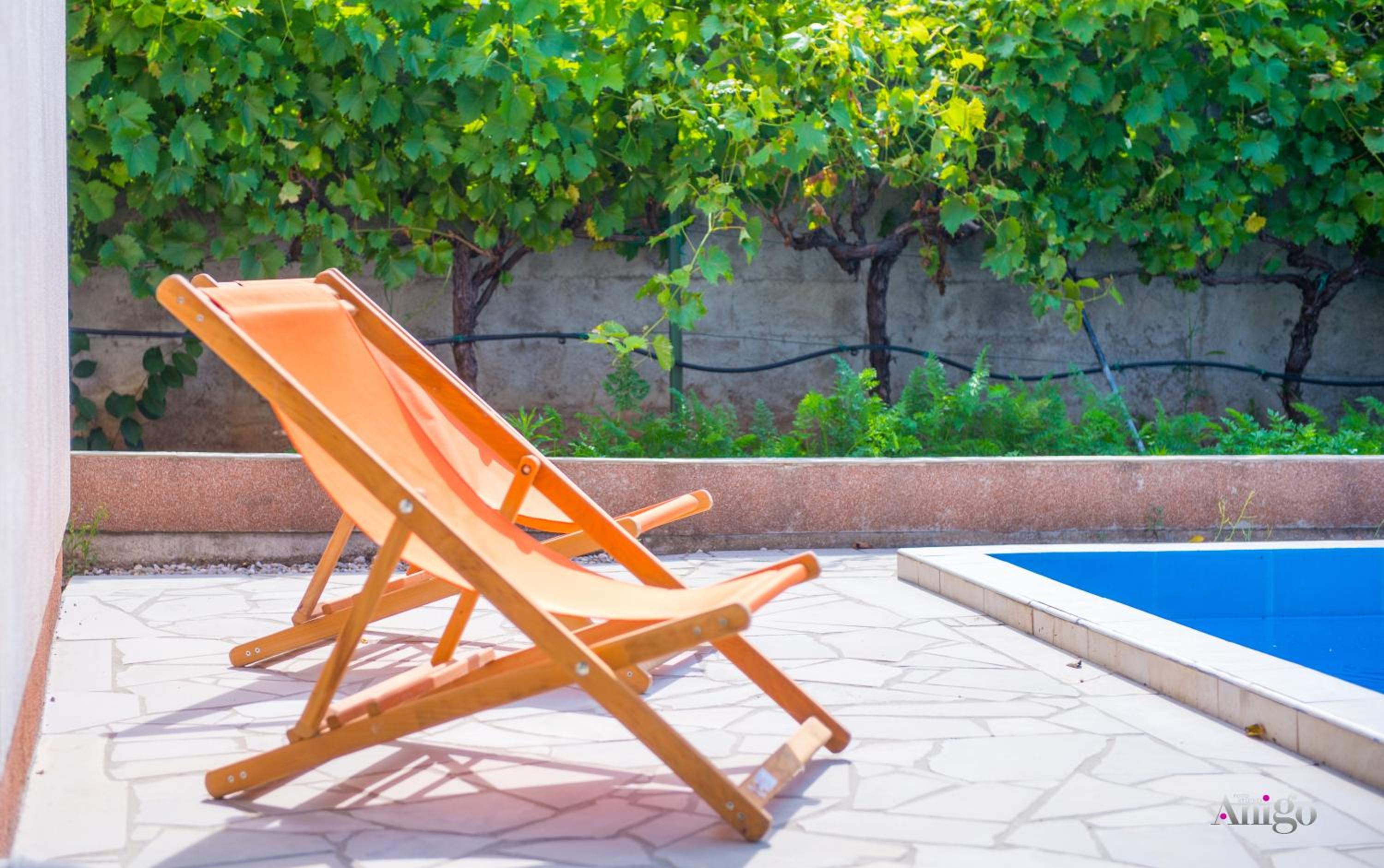 Holiday Home Kiwi with private pool
