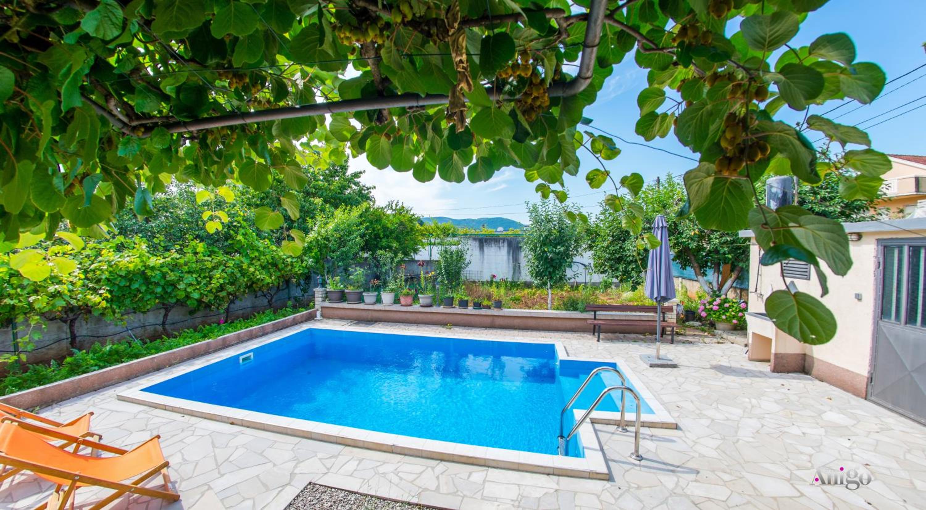 Holiday Home Kiwi with private pool