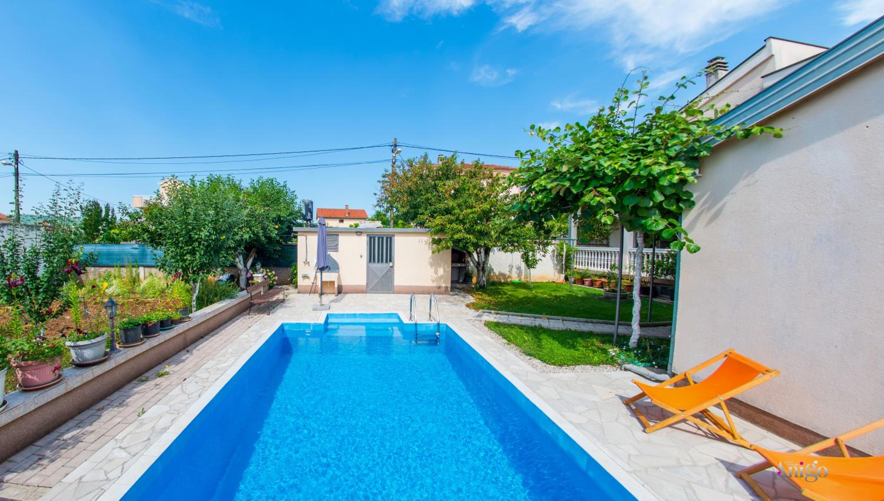 Holiday Home Kiwi with private pool