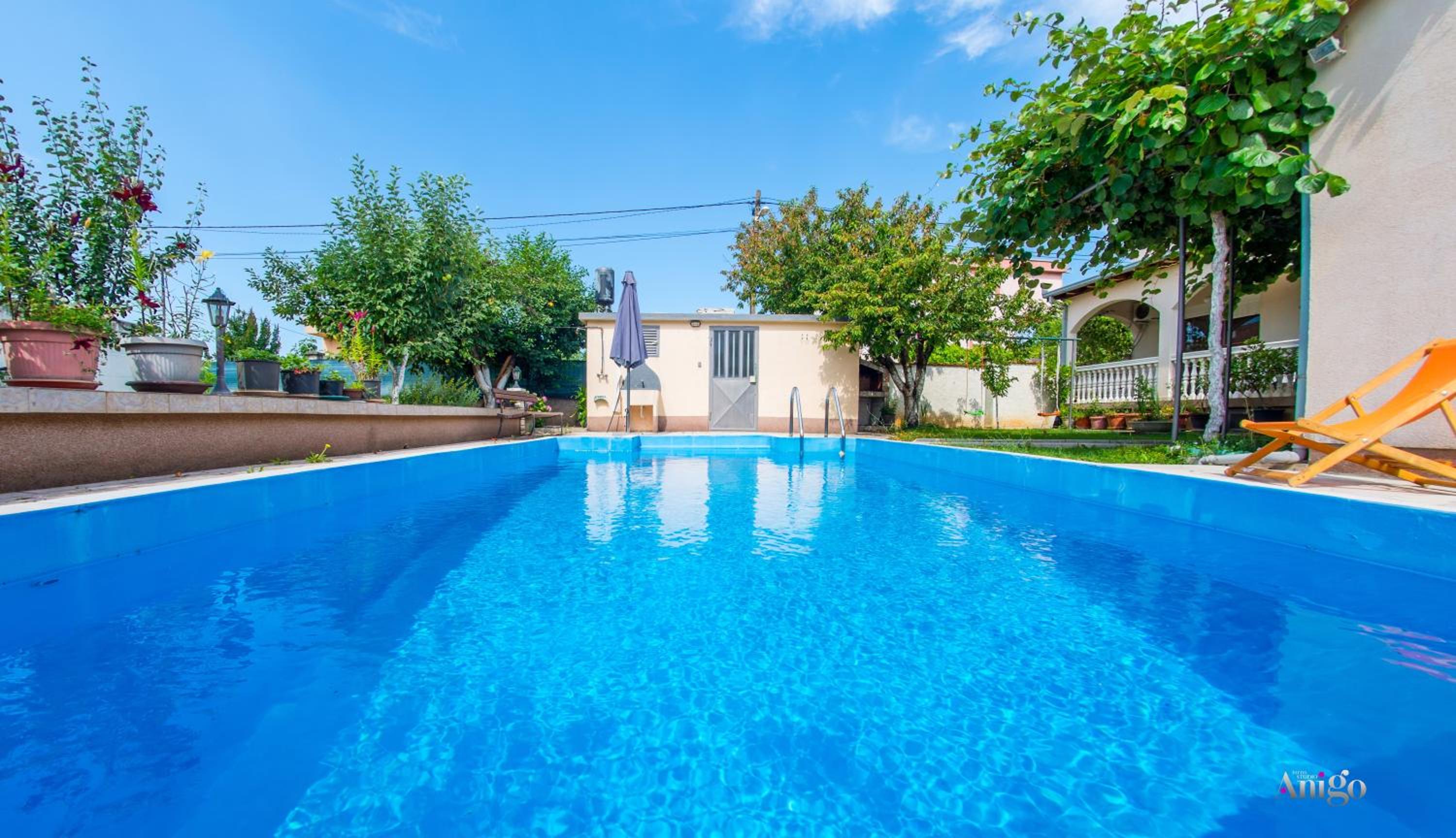 Holiday Home Kiwi with private pool