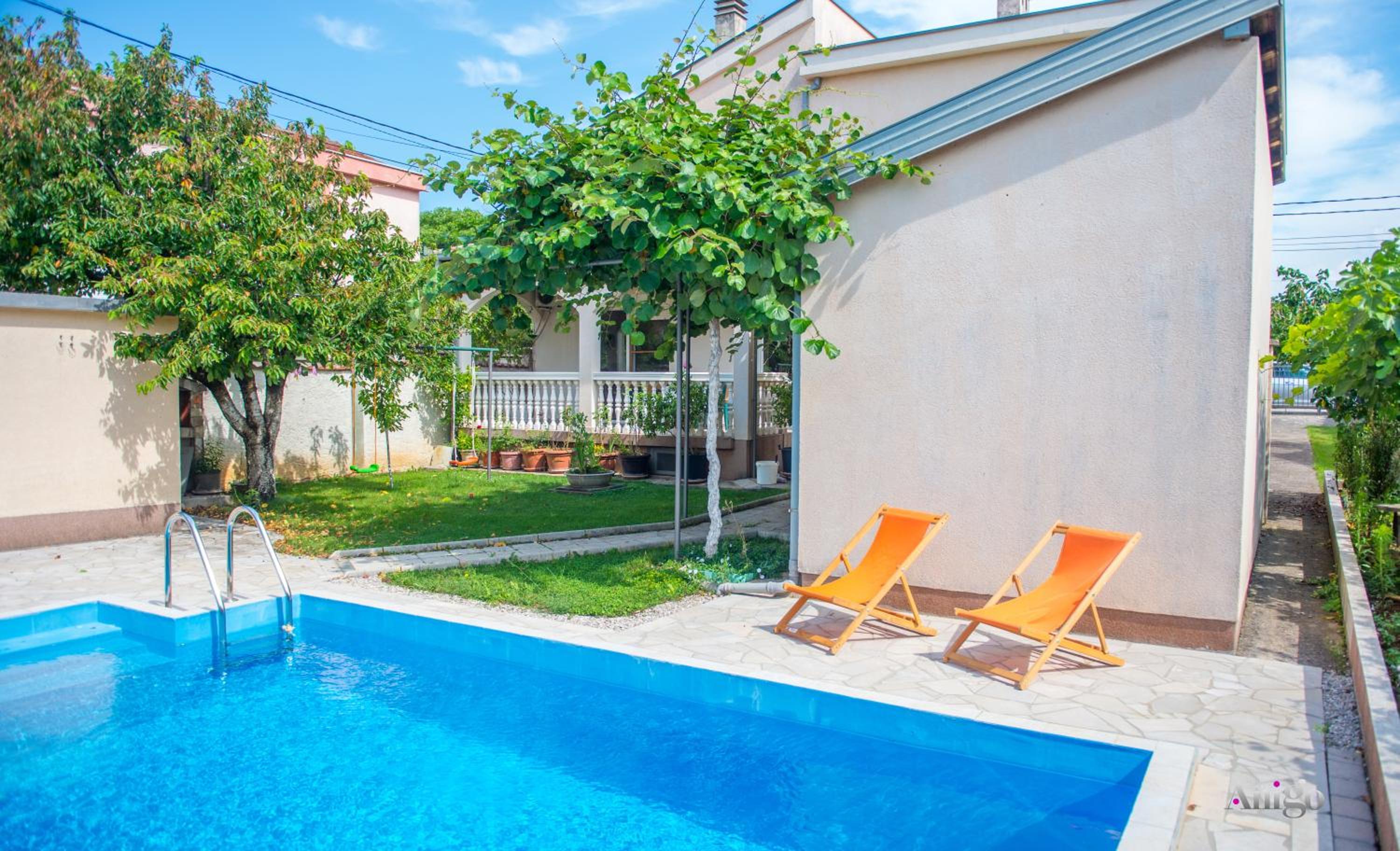 Holiday Home Kiwi with private pool