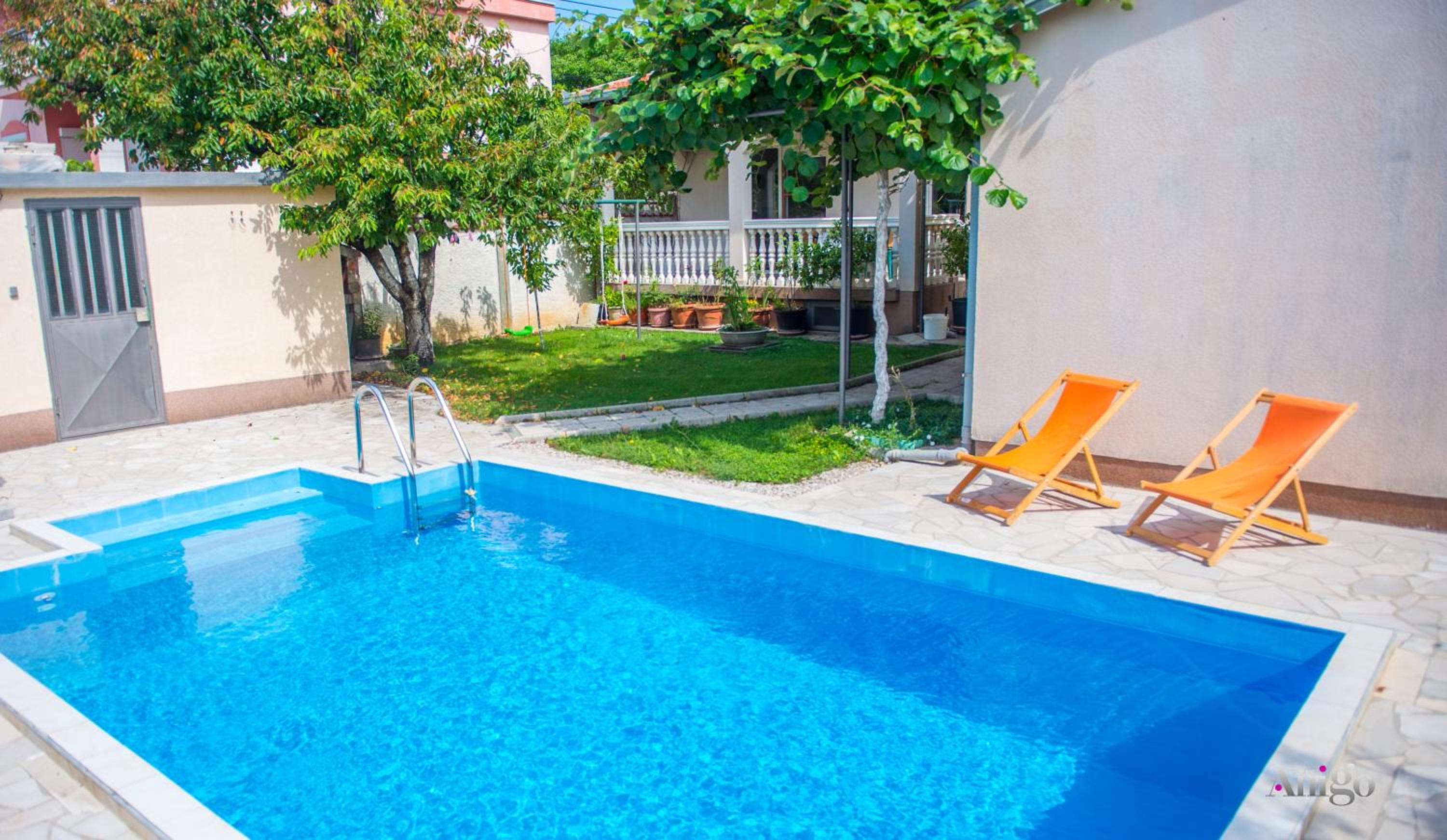 Holiday Home Kiwi with private pool