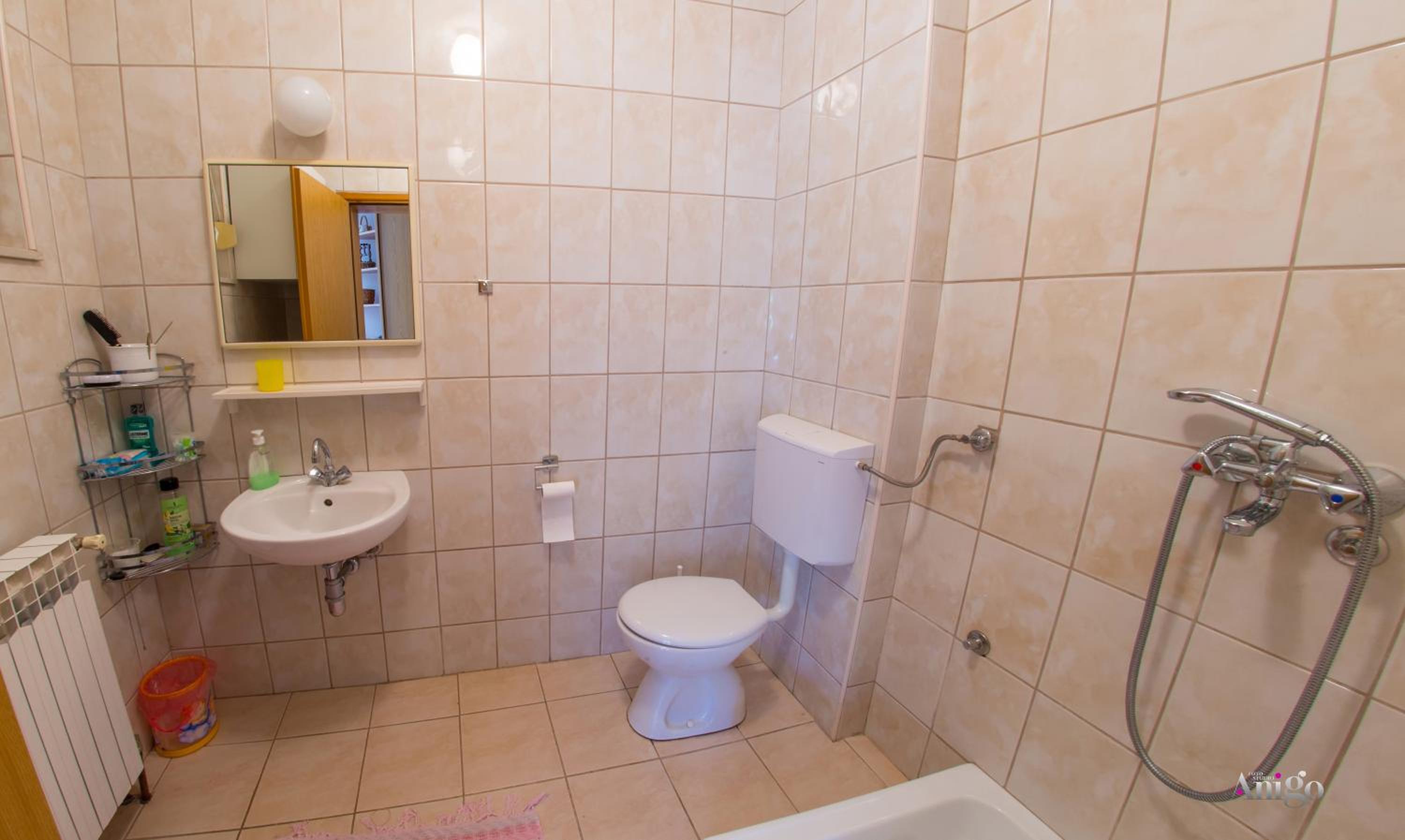 Holiday Home Kiwi with private pool