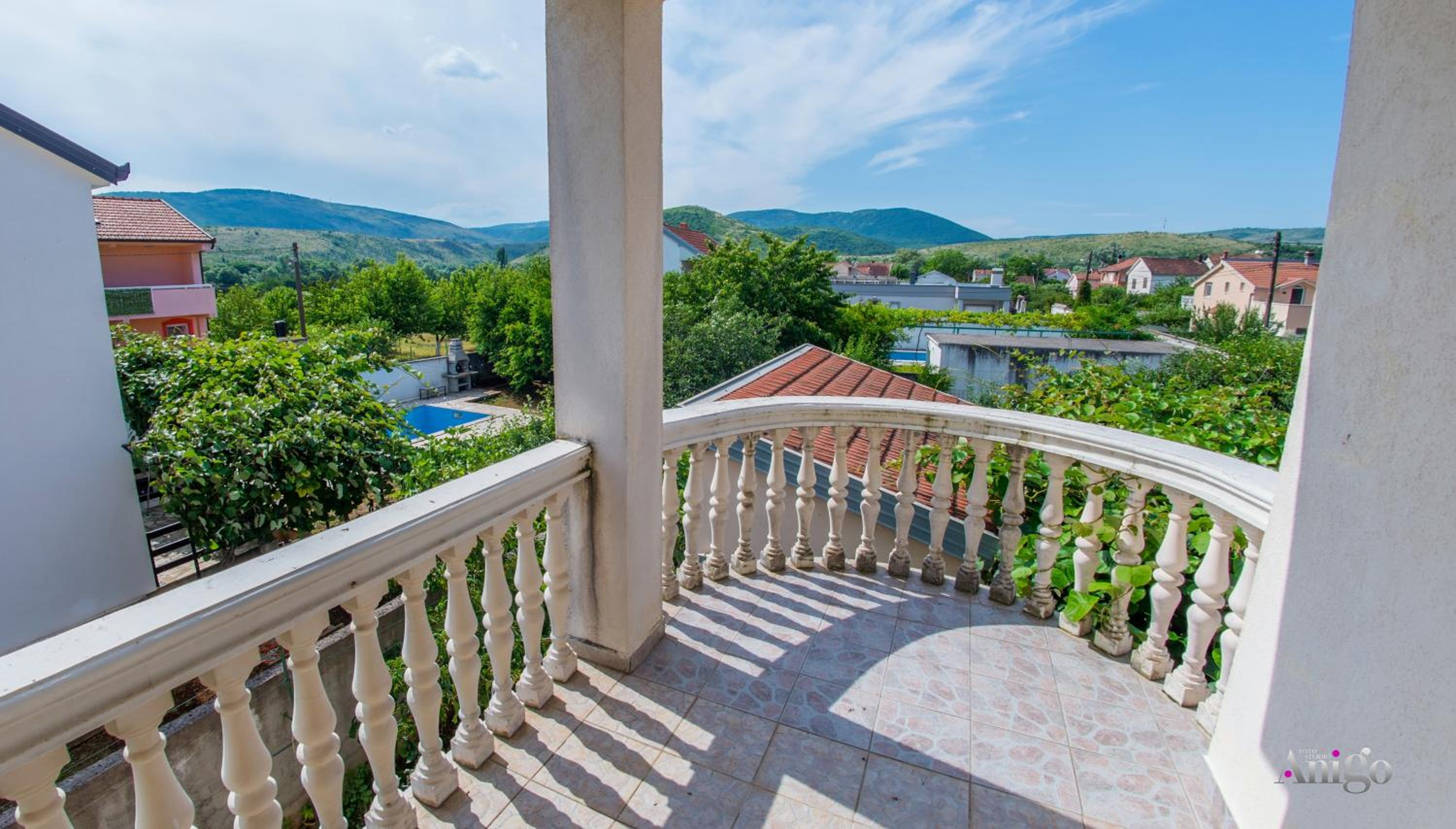 Holiday Home Kiwi with private pool