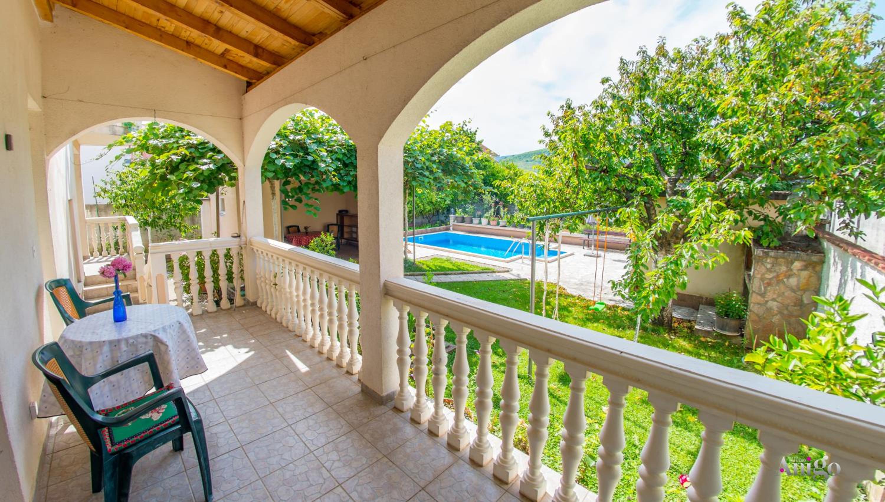 Holiday Home Kiwi with private pool