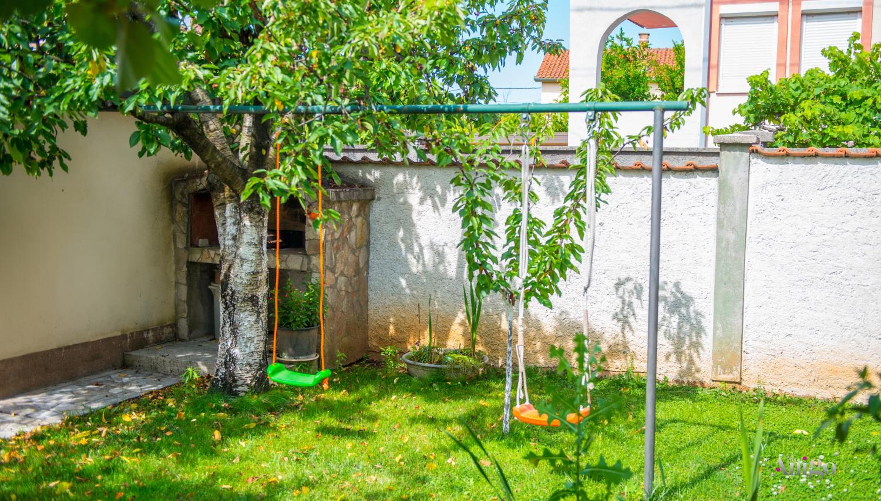 Holiday Home Kiwi with private pool