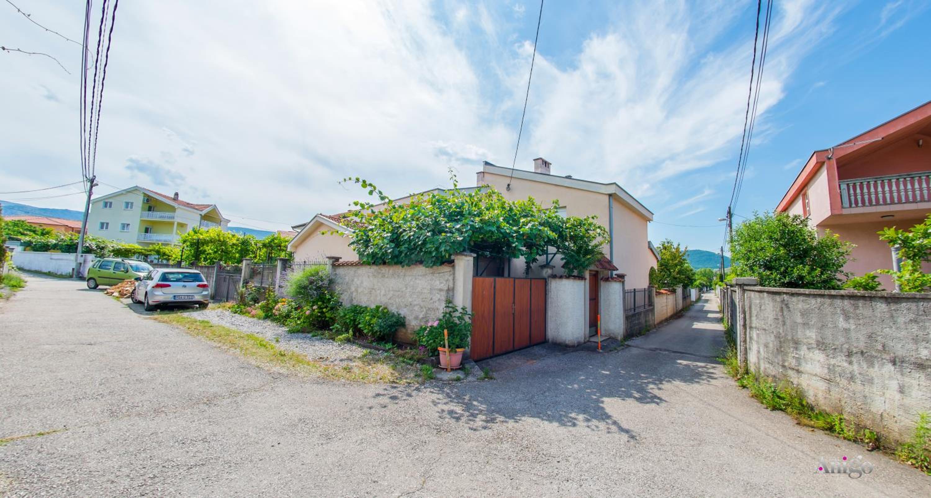 Holiday Home Kiwi with private pool