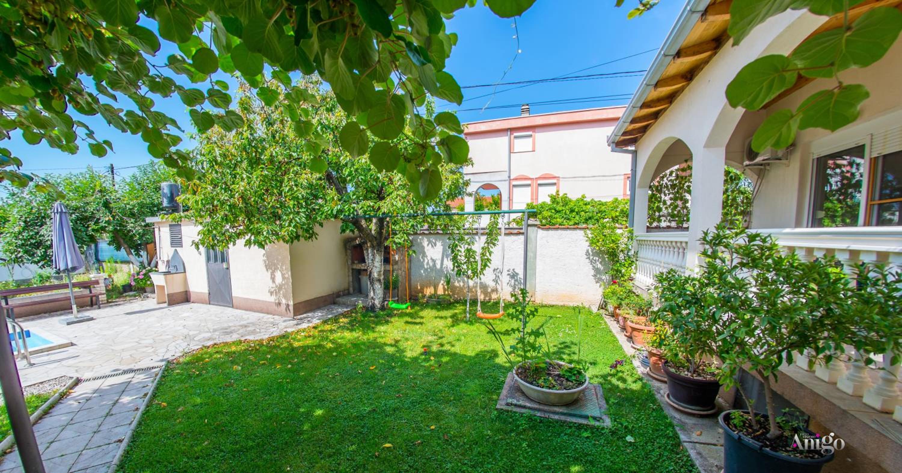 Holiday Home Kiwi with private pool