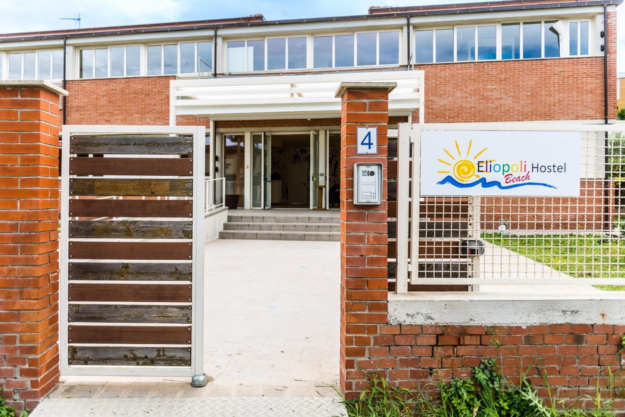 Eliopoli Beach Hostel & Restaurant