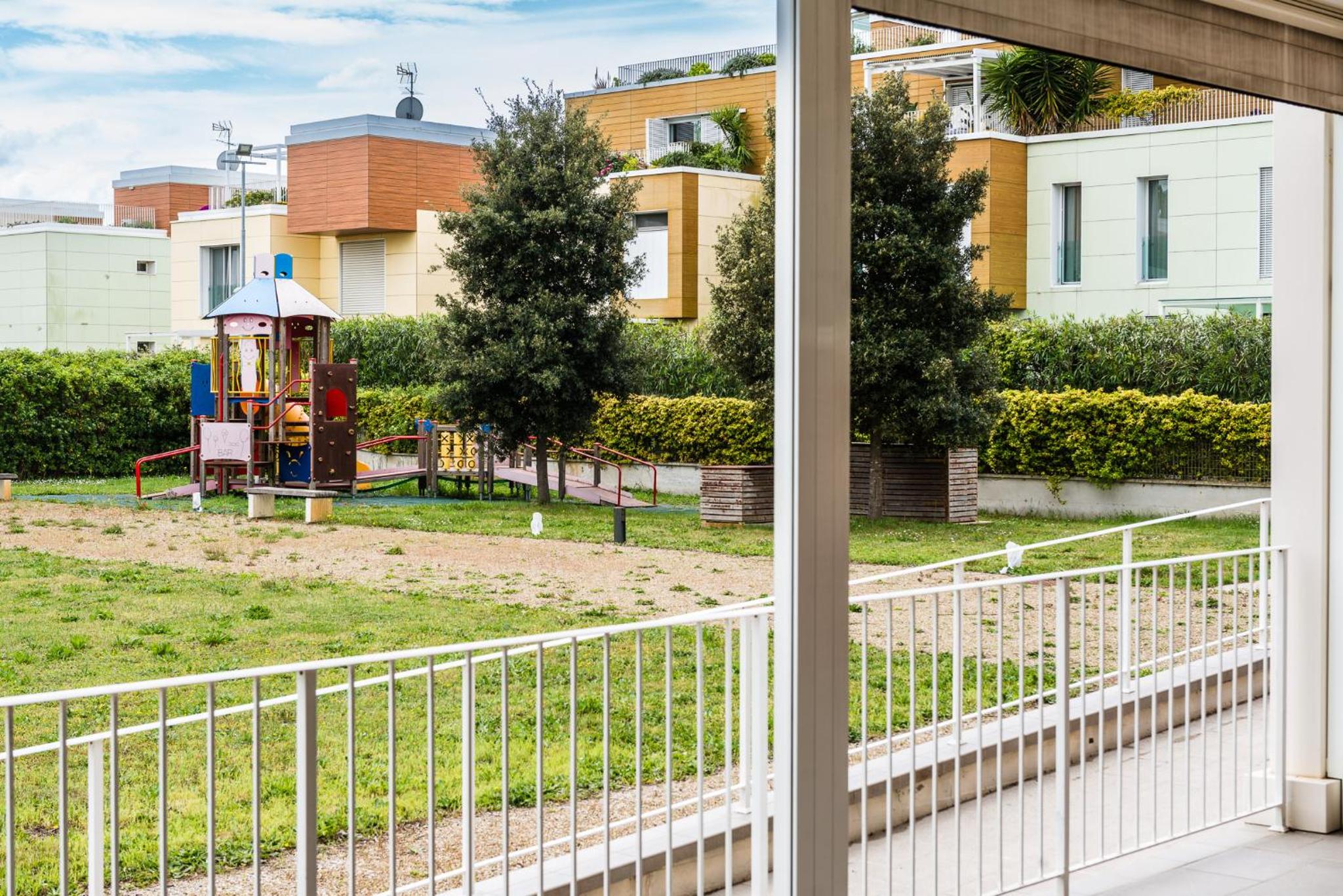 Eliopoli Beach Hostel & Restaurant