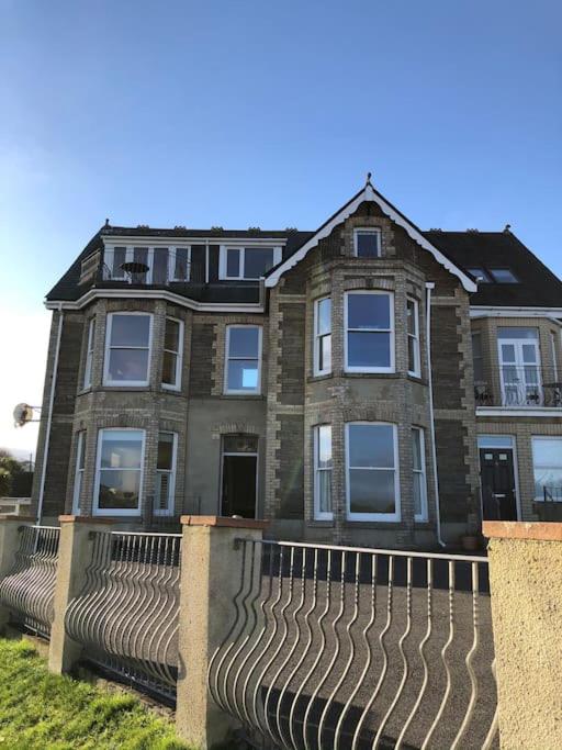 Beach Side Top Floor Property, Balcony & Sea Views