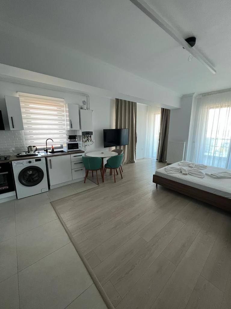 Kapari Studio Nuba Club Mamaia view 3