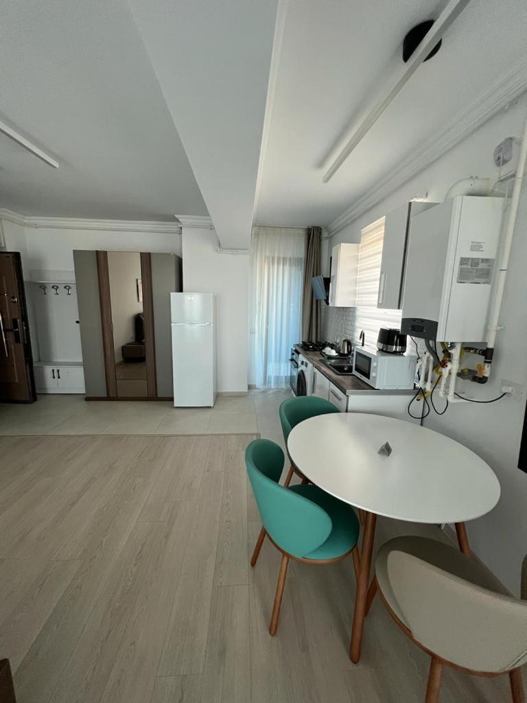 Kapari Studio Nuba Club Mamaia view 5