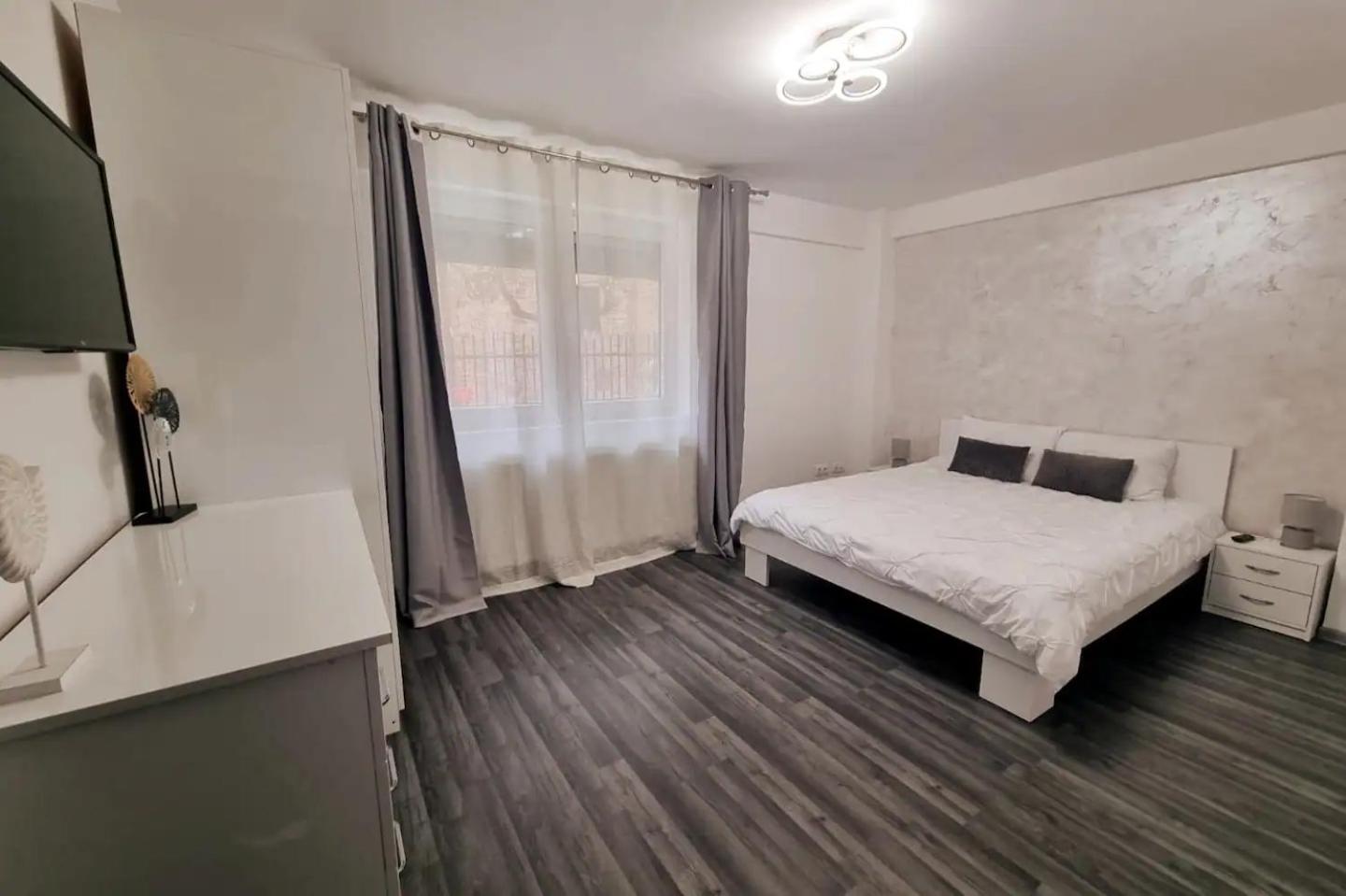 ARKADIA 2 BR APARTMENTs view 5
