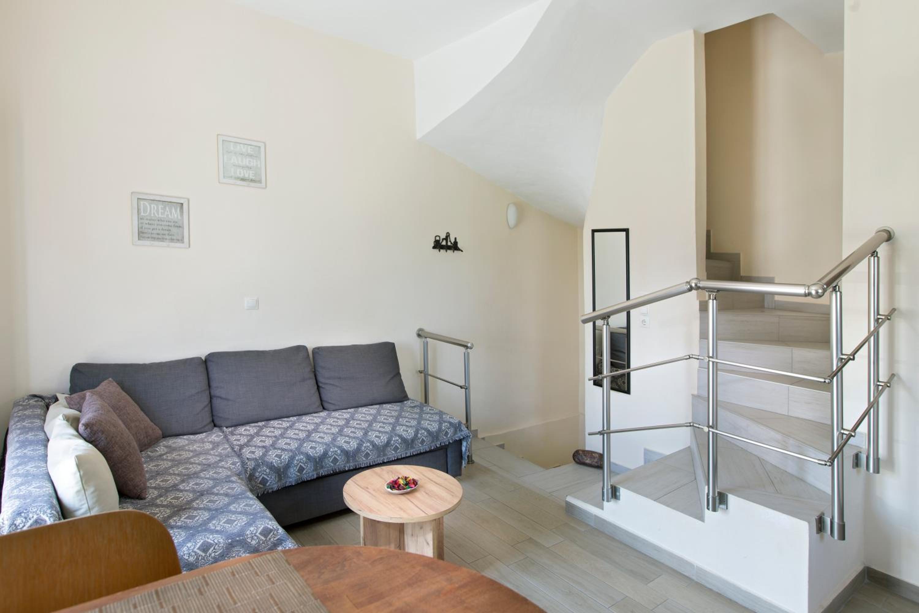 Mary's Maisonette view 3