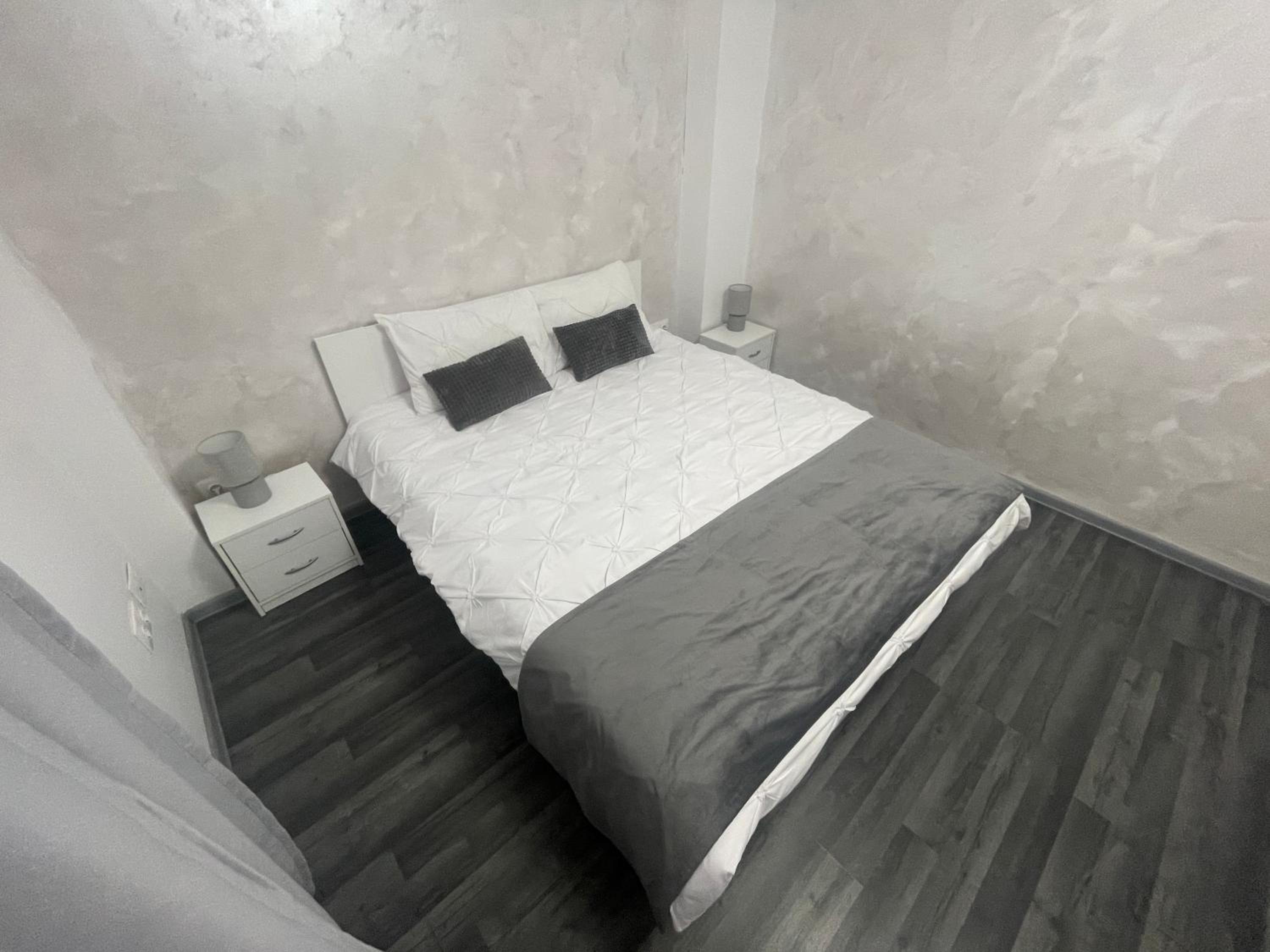 ARKADIA 2 BR APARTMENTs view 4