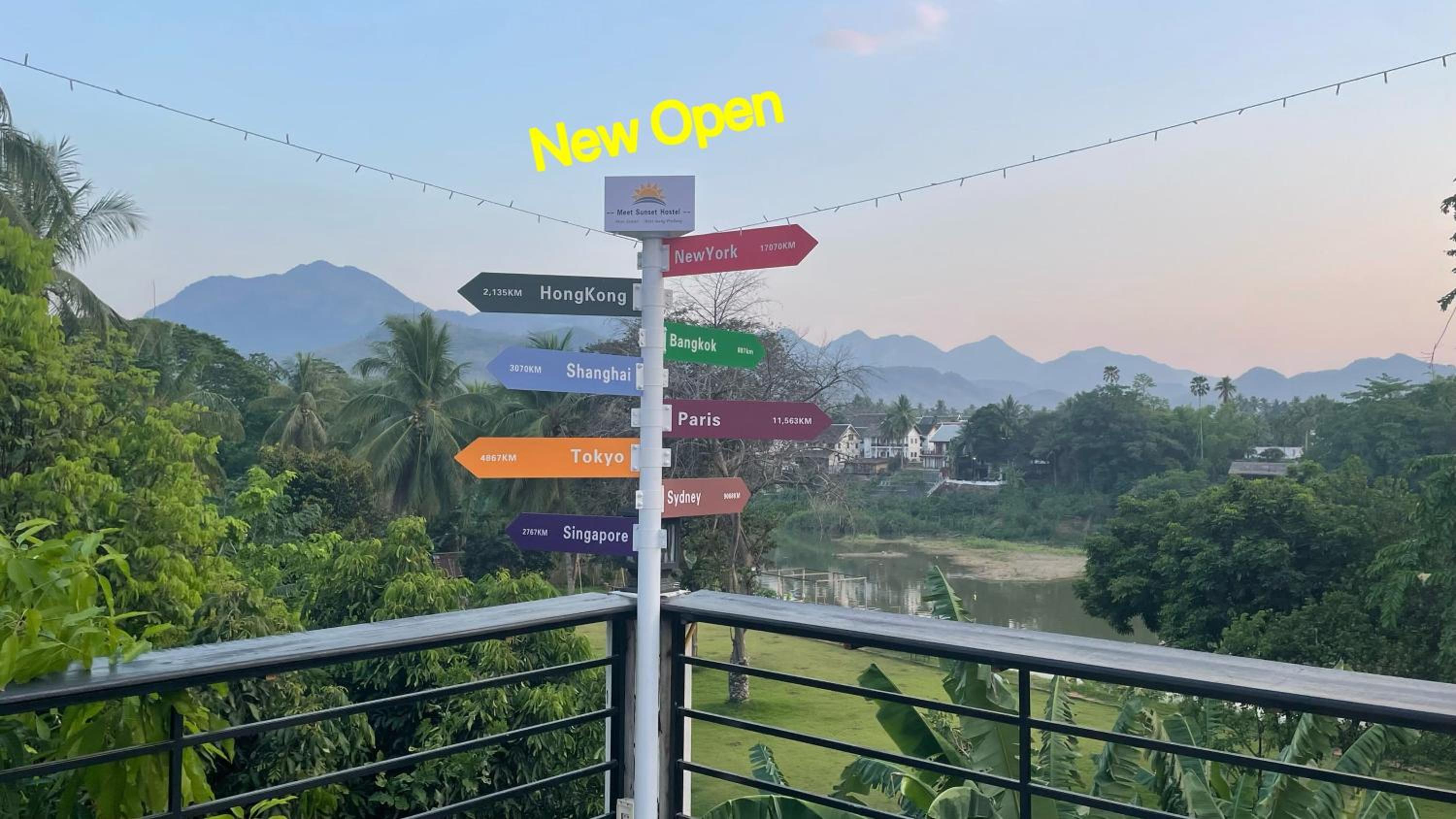 Meet sunset hostel Luangprabang