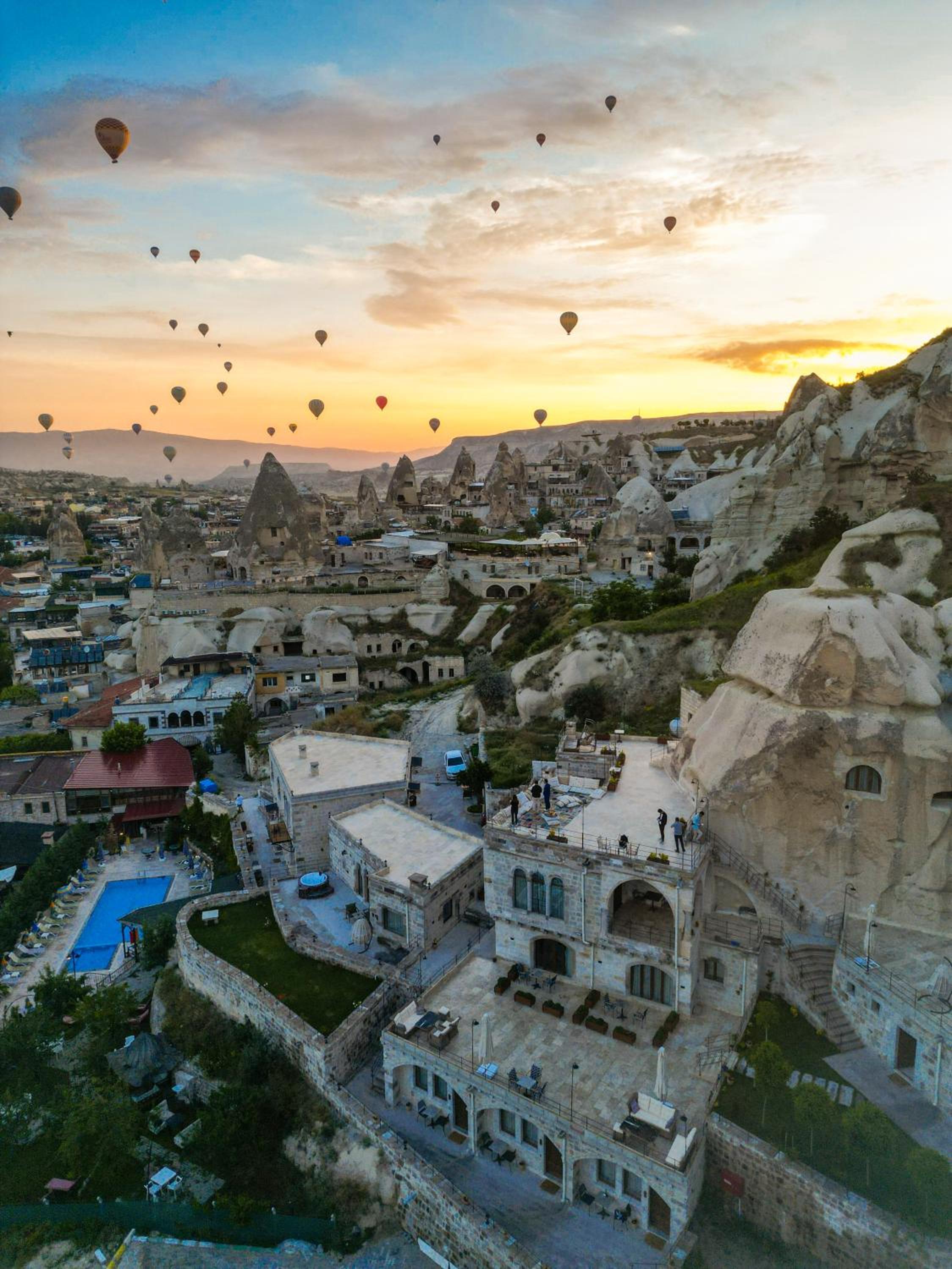 Secret Hill Cave Suites - Image 86