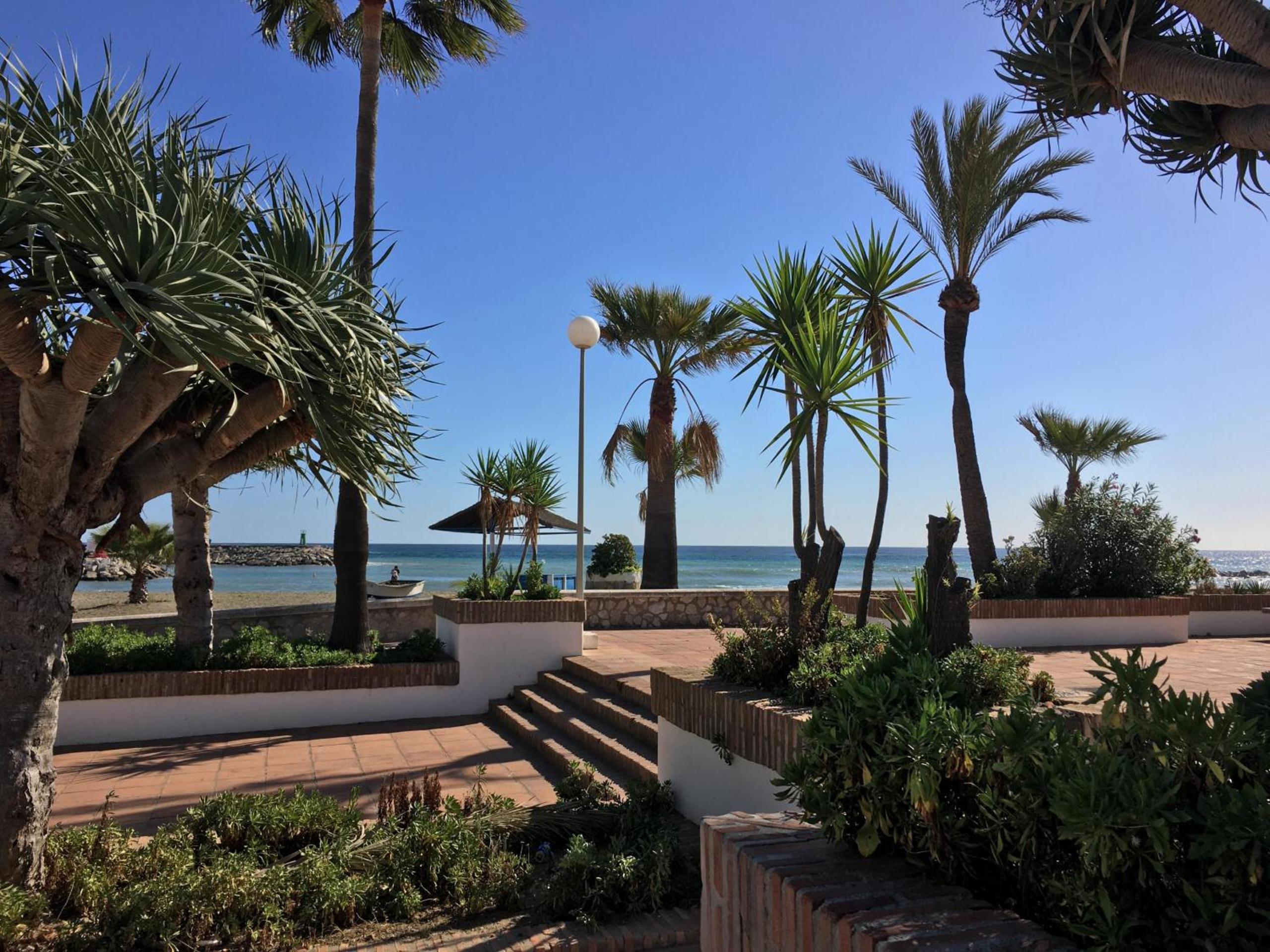 2204-Luxury apt on the beach,new,on duquesa port! view 4