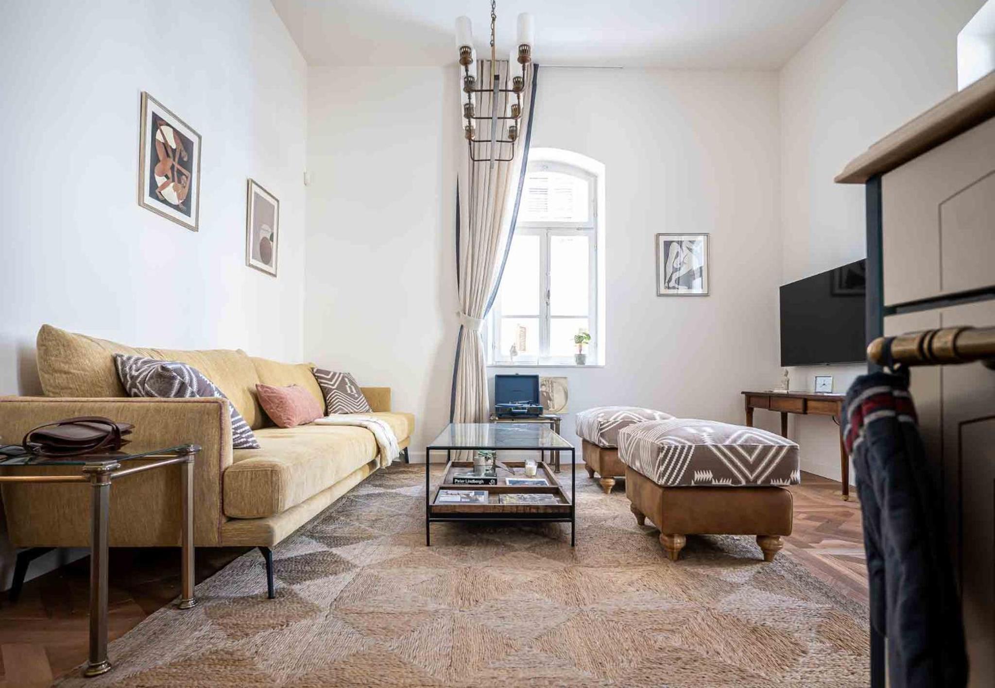 VELLER Shemaiah Apt #3 view 2