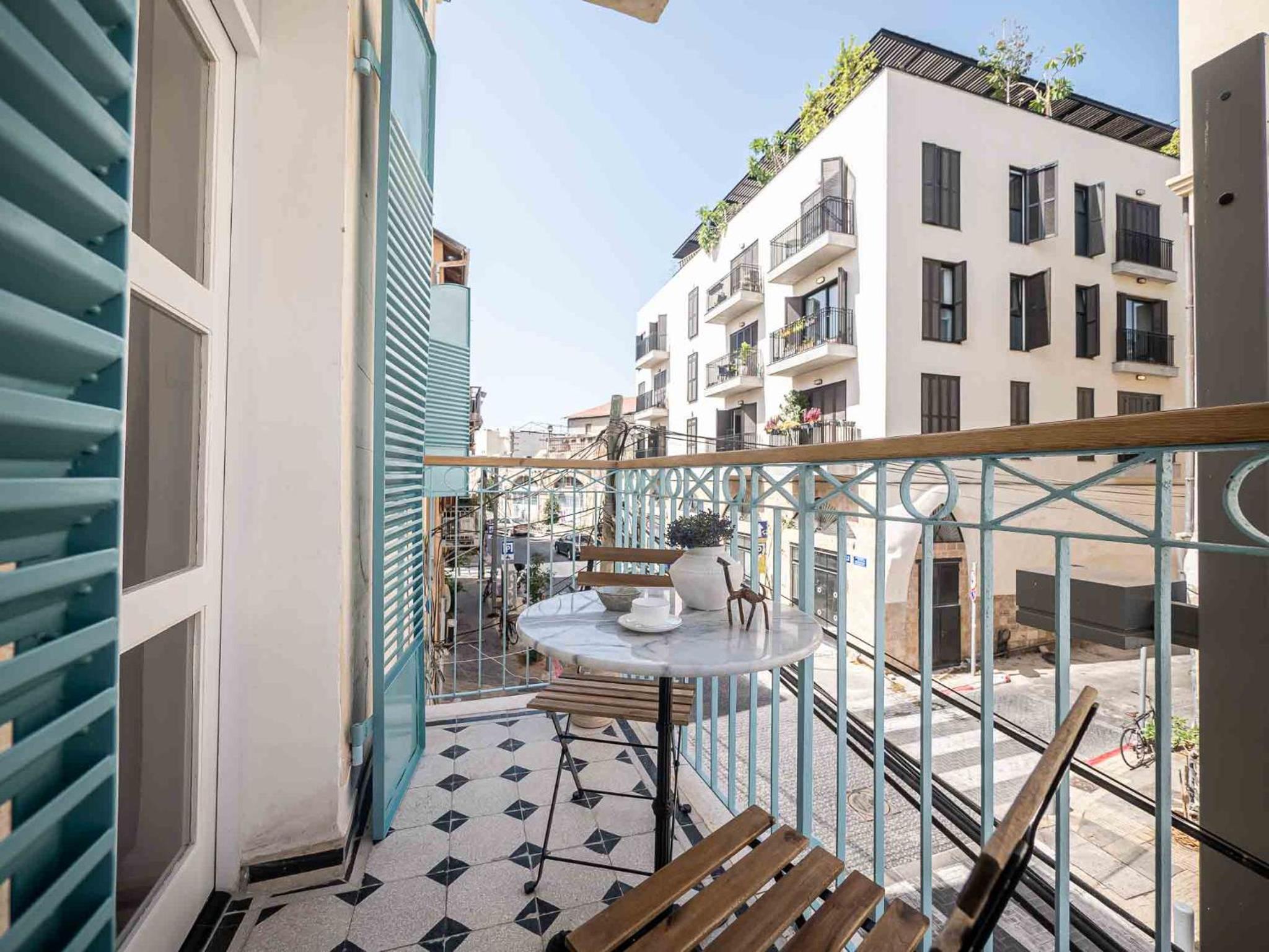 VELLER Shemaiah Apt #3 view 4
