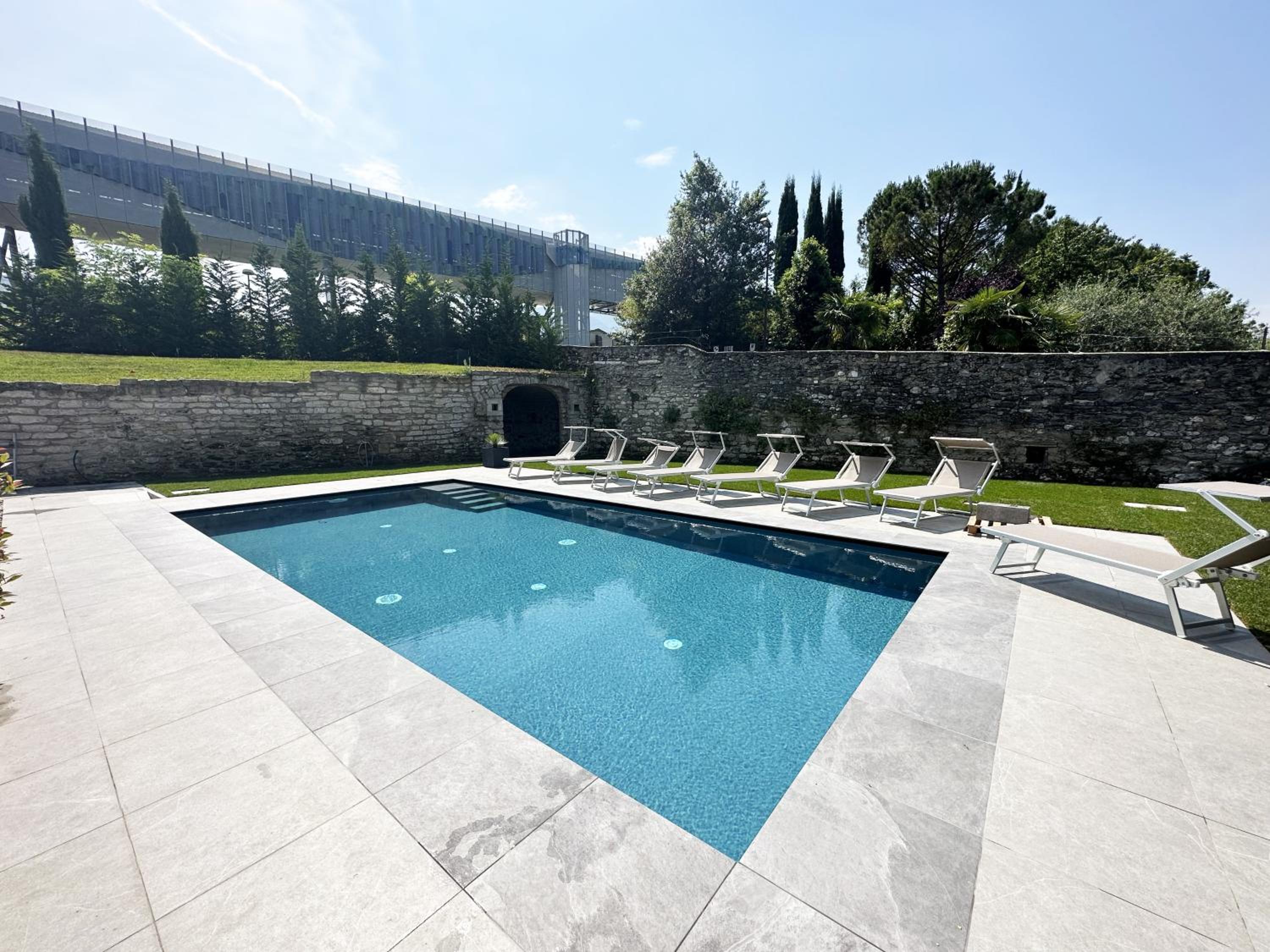 Residence Zangirolami - Luxury Garden and Balcony Apartments view 2