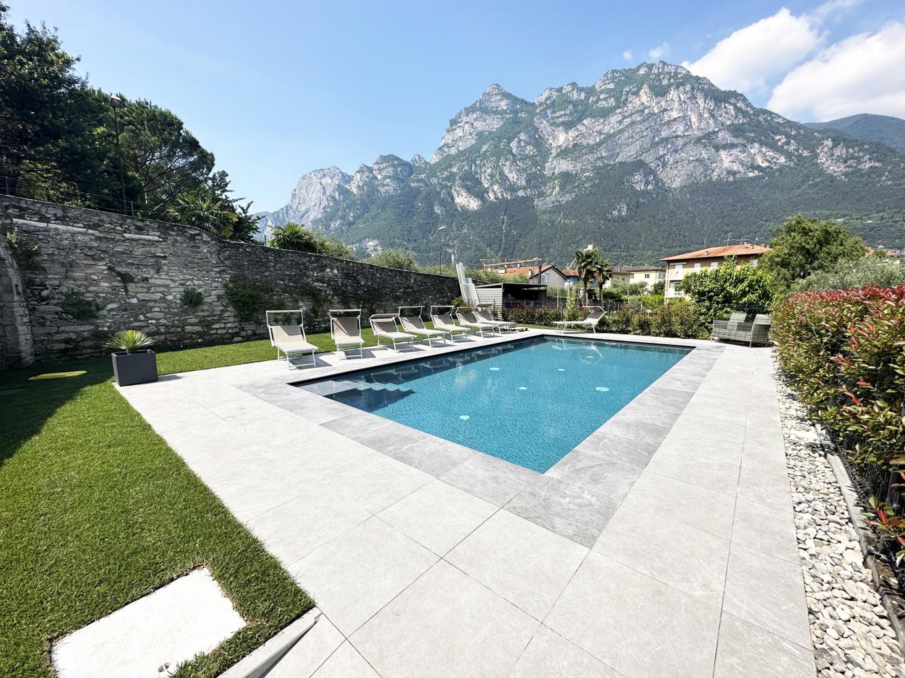 Residence Zangirolami - Luxury Garden and Balcony Apartments view 4