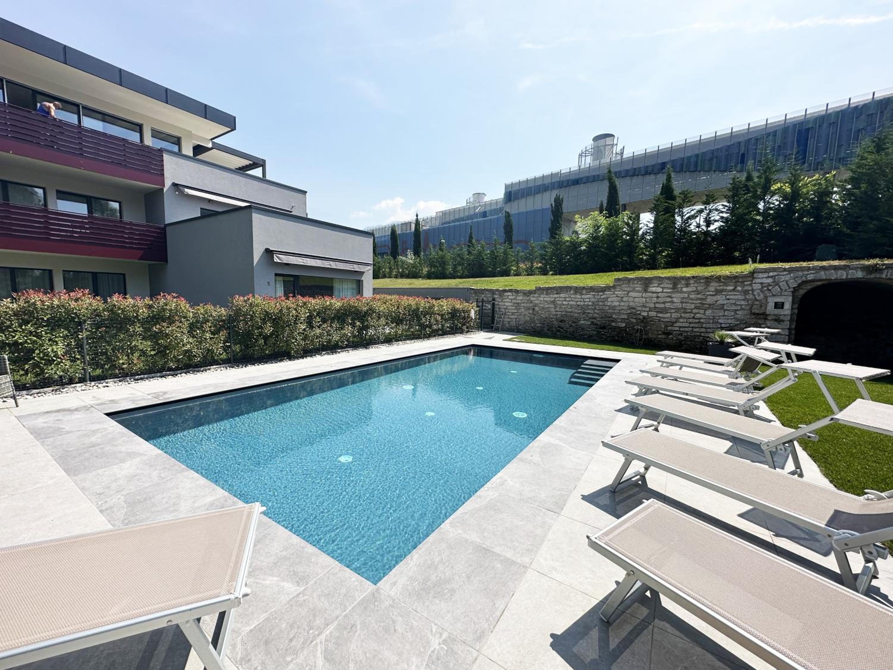 Residence Zangirolami - Luxury Garden and Balcony Apartments view 3