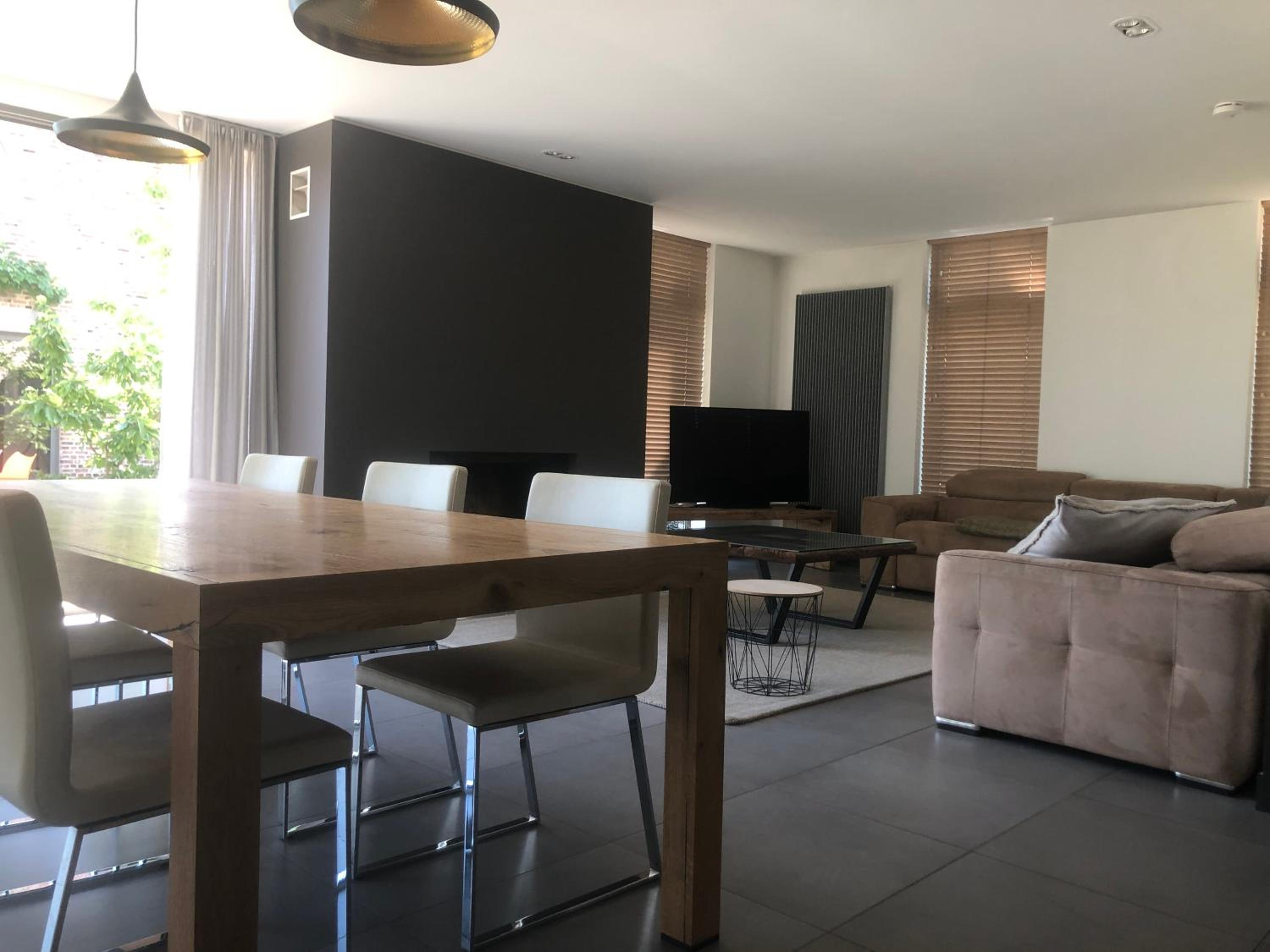 landelijke villa met zwembad en gezellige openhaard