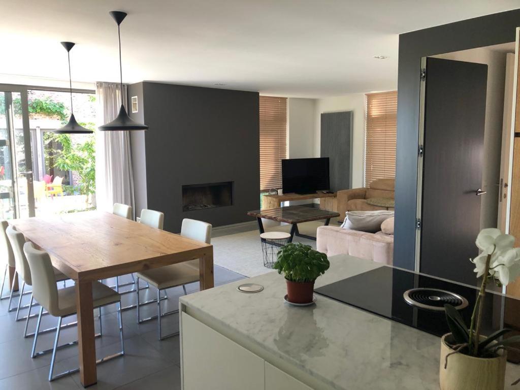 landelijke villa met zwembad en gezellige openhaard
