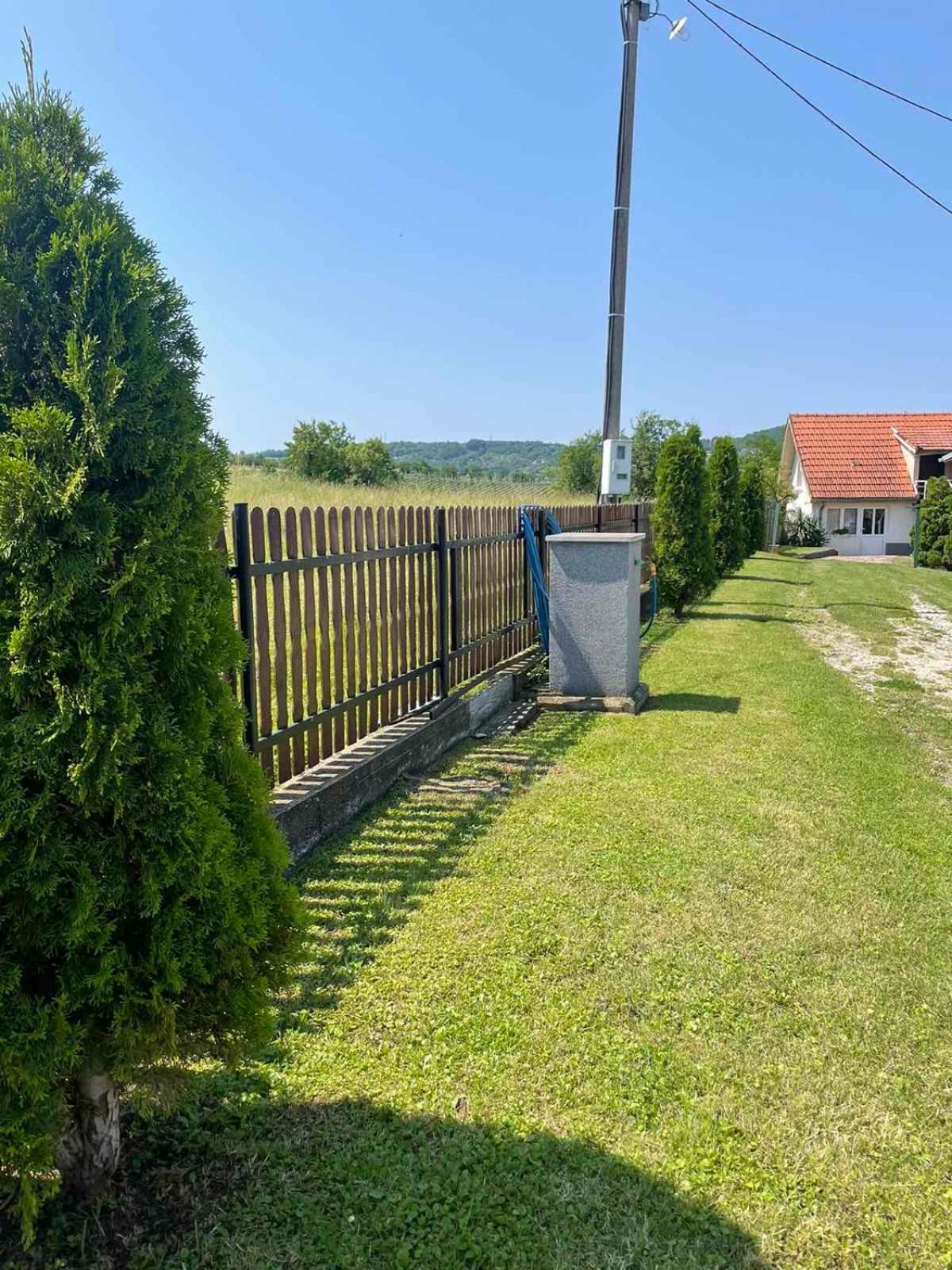 Starčević apartmani Orašac Aranđelovac OBAVEŠTENJE Proveriti raspoloživost putem poruke zbog učestalih lažnih rezervacija