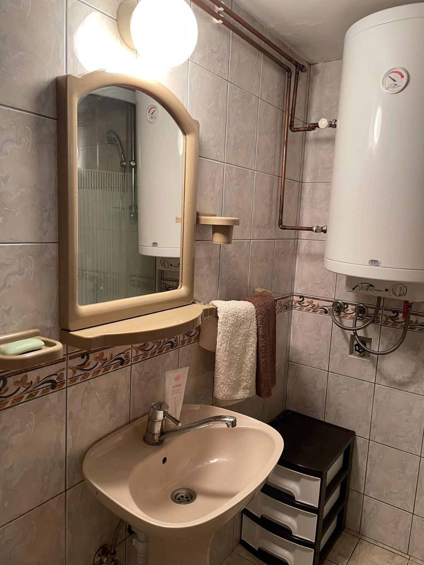 Starčević apartmani Orašac Aranđelovac OBAVEŠTENJE Proveriti raspoloživost putem poruke zbog učestalih lažnih rezervacija