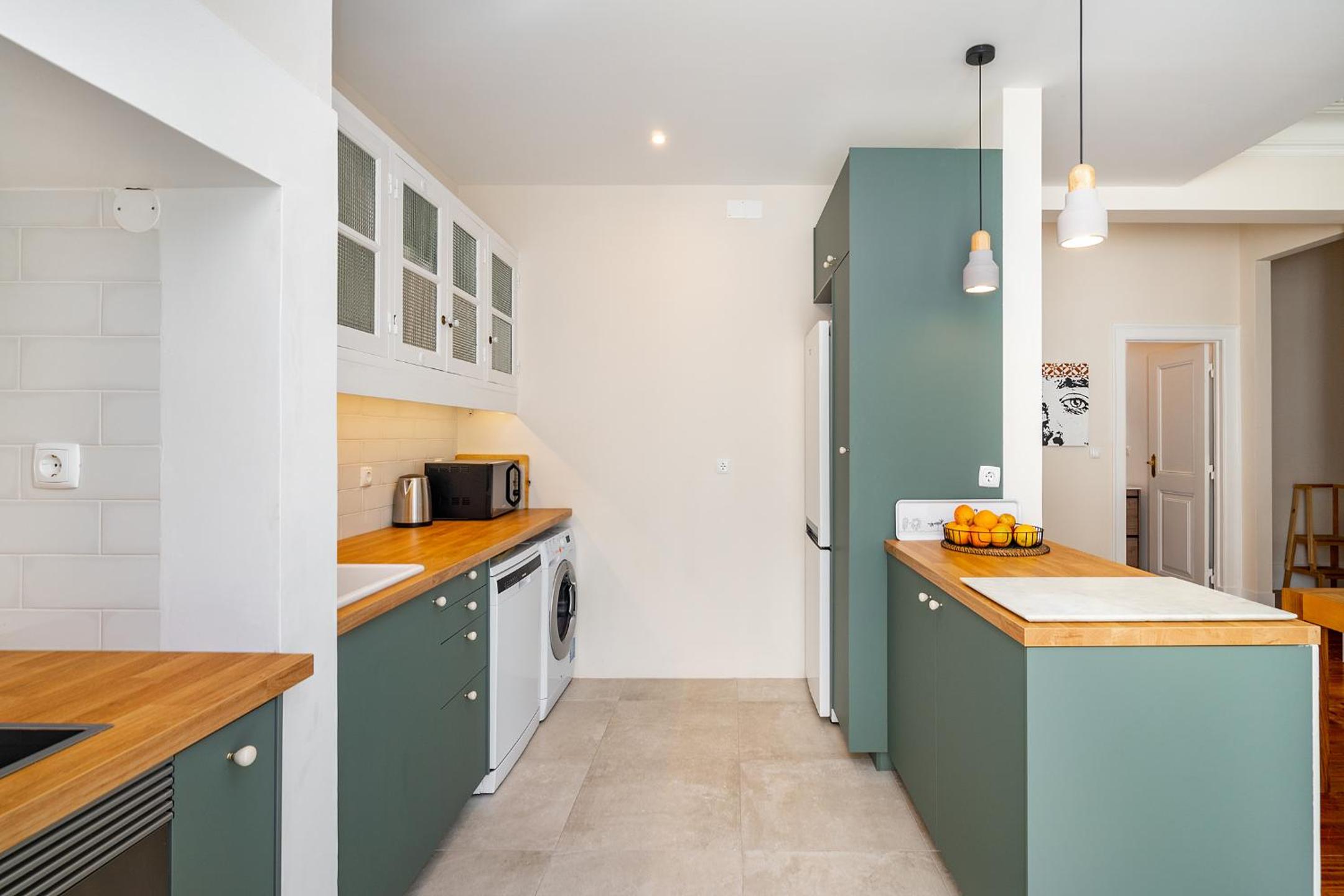 Lisbon Design Flat, Luxury, 7 People, Pool Garden view 4