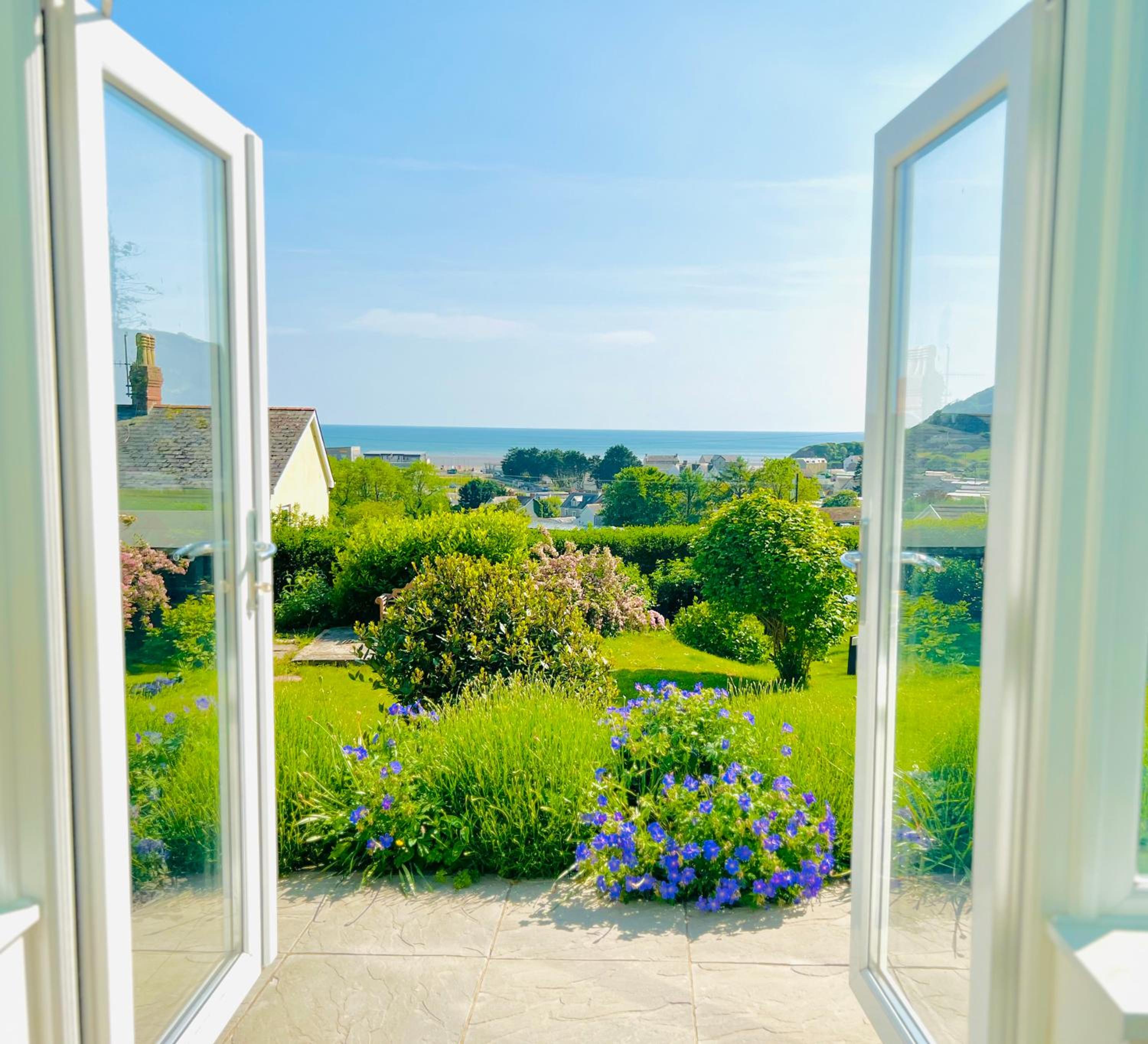 Gordy Hall -Sea facing Welsh cottage with stunning views view 3