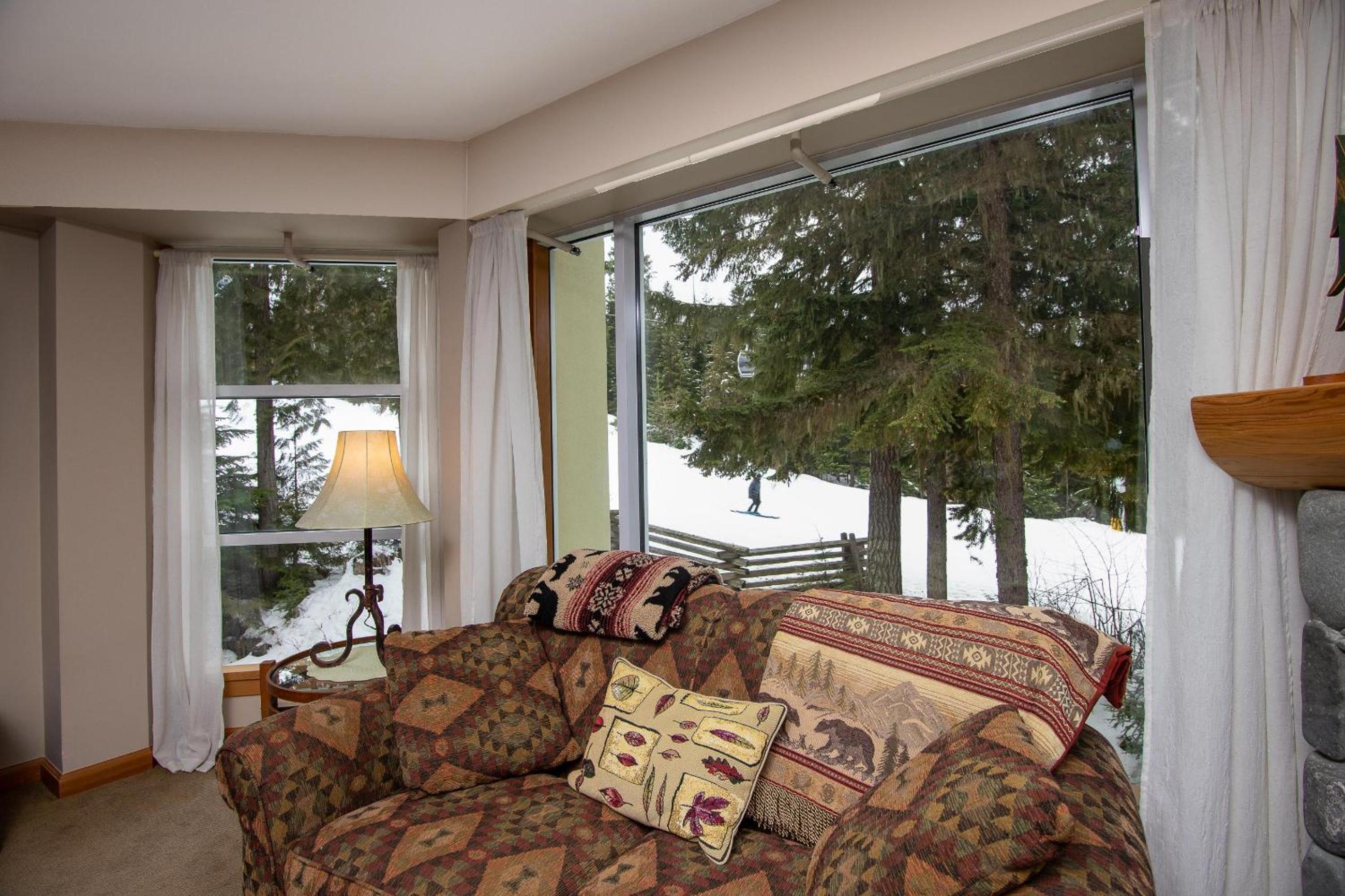 Woodrun 208 - Ski In Ski Out, Common Area Hot Tub & Pool, Fireplace