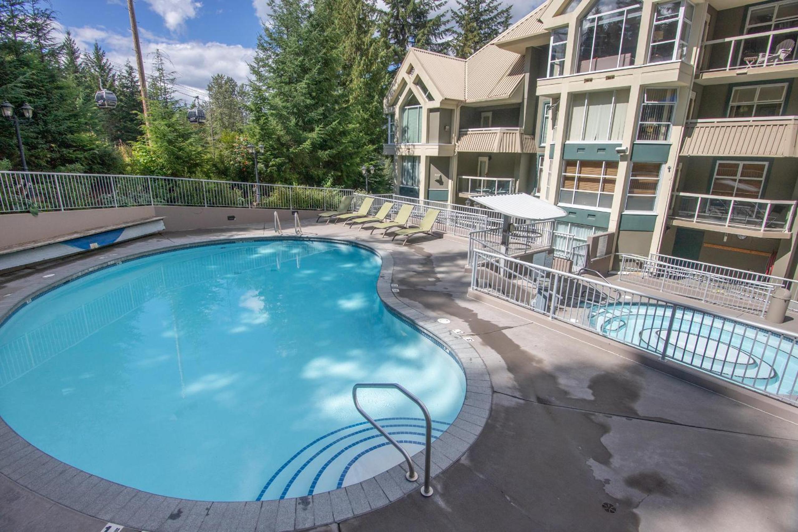 Woodrun 208 - Ski In Ski Out, Common Area Hot Tub & Pool, Fireplace