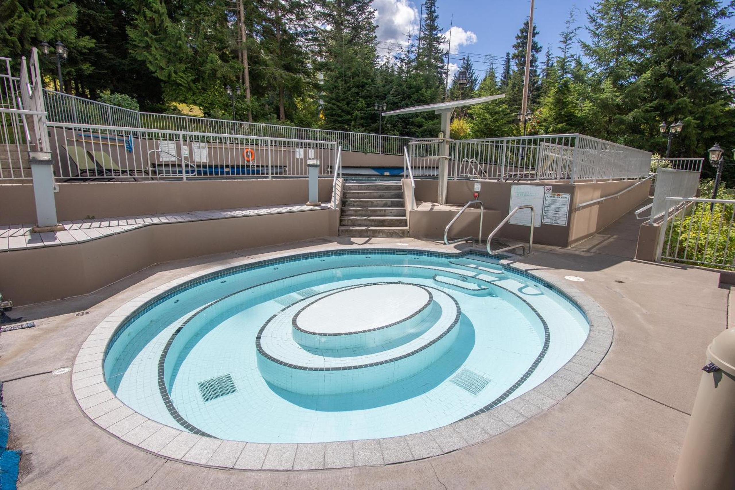 Woodrun 208 - Ski In Ski Out, Common Area Hot Tub & Pool, Fireplace