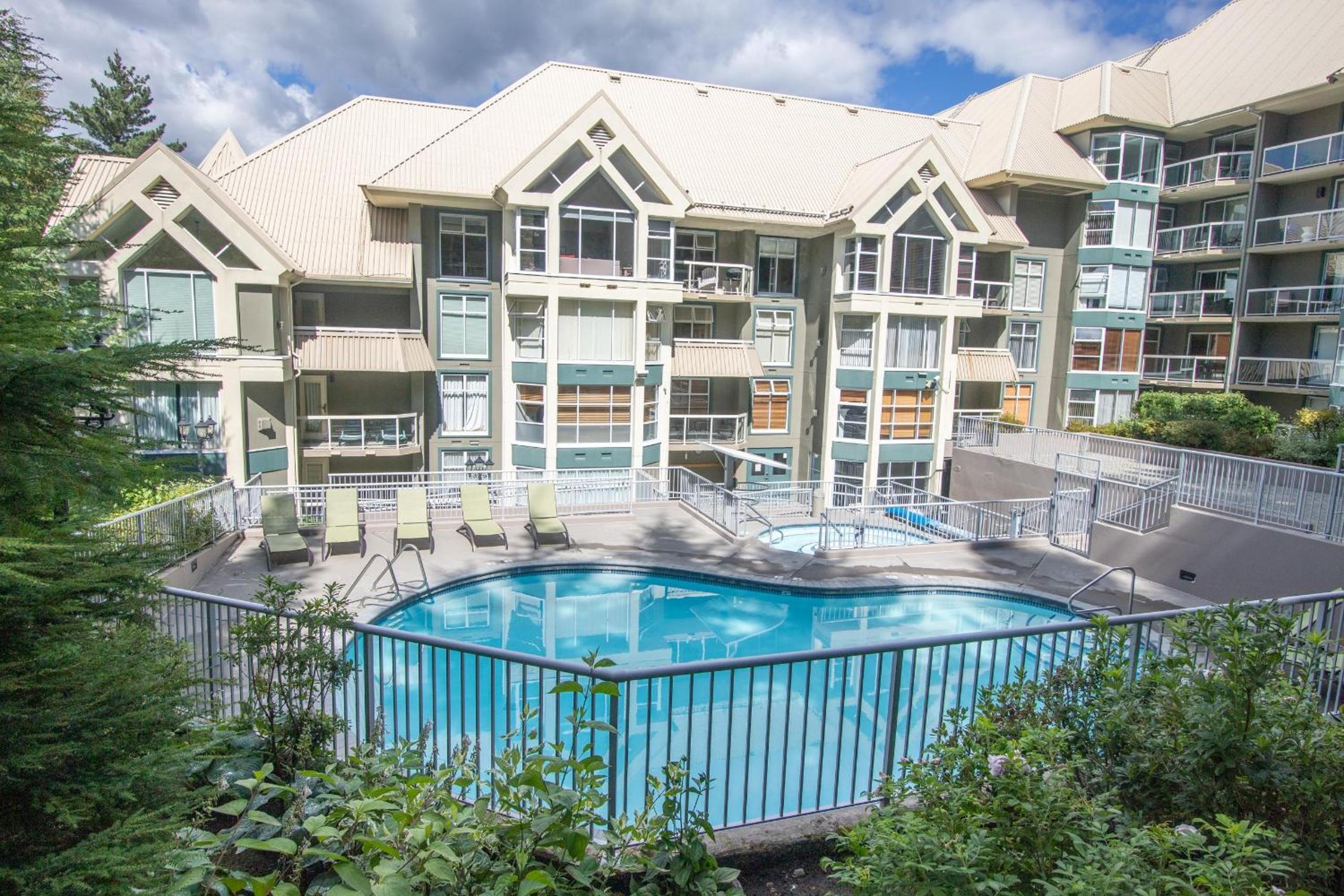 Woodrun 208 - Ski In Ski Out, Common Area Hot Tub & Pool, Fireplace