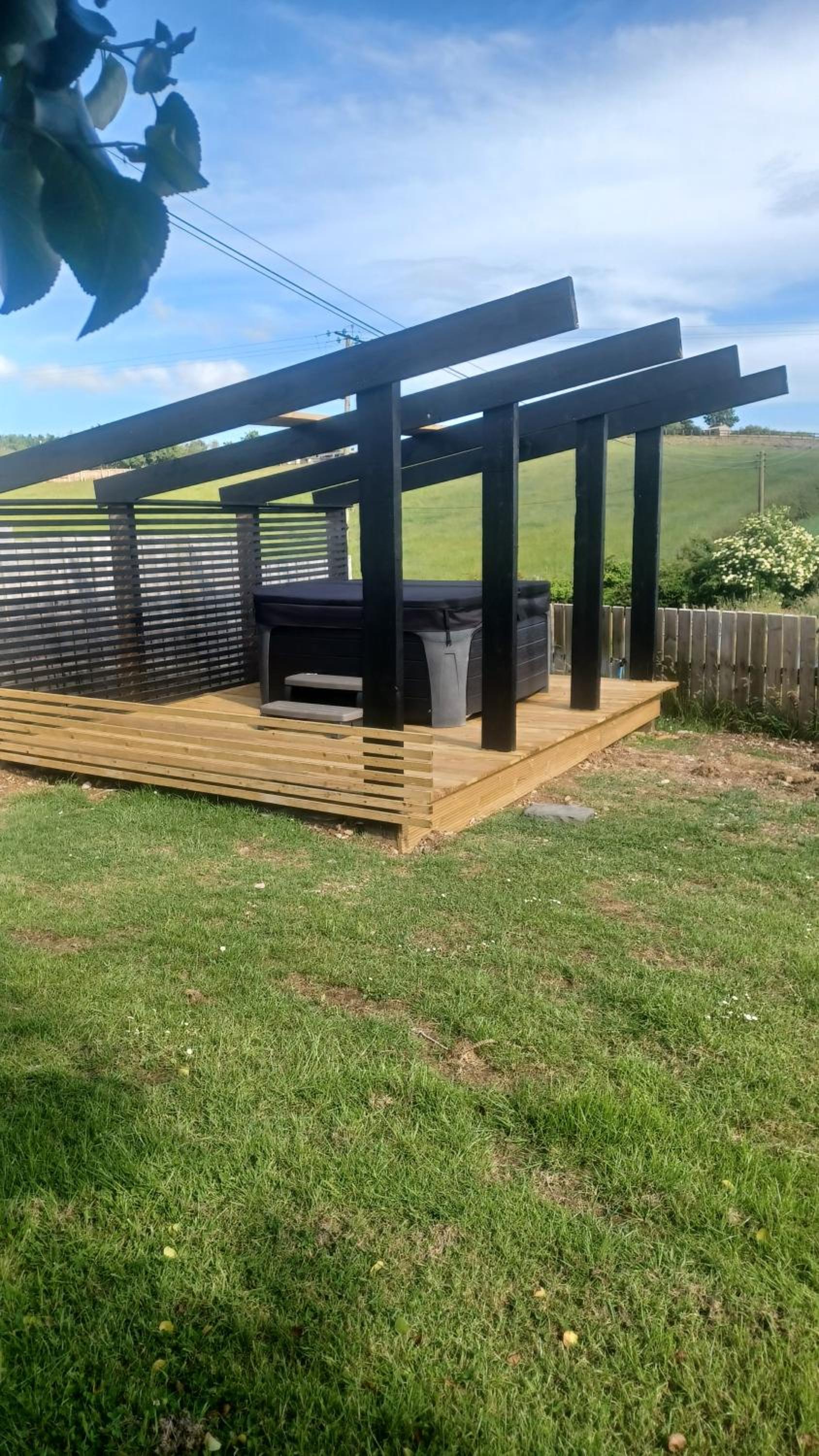 Valley Lodge 3 BR Retreat in Craigantlet Hills view 2