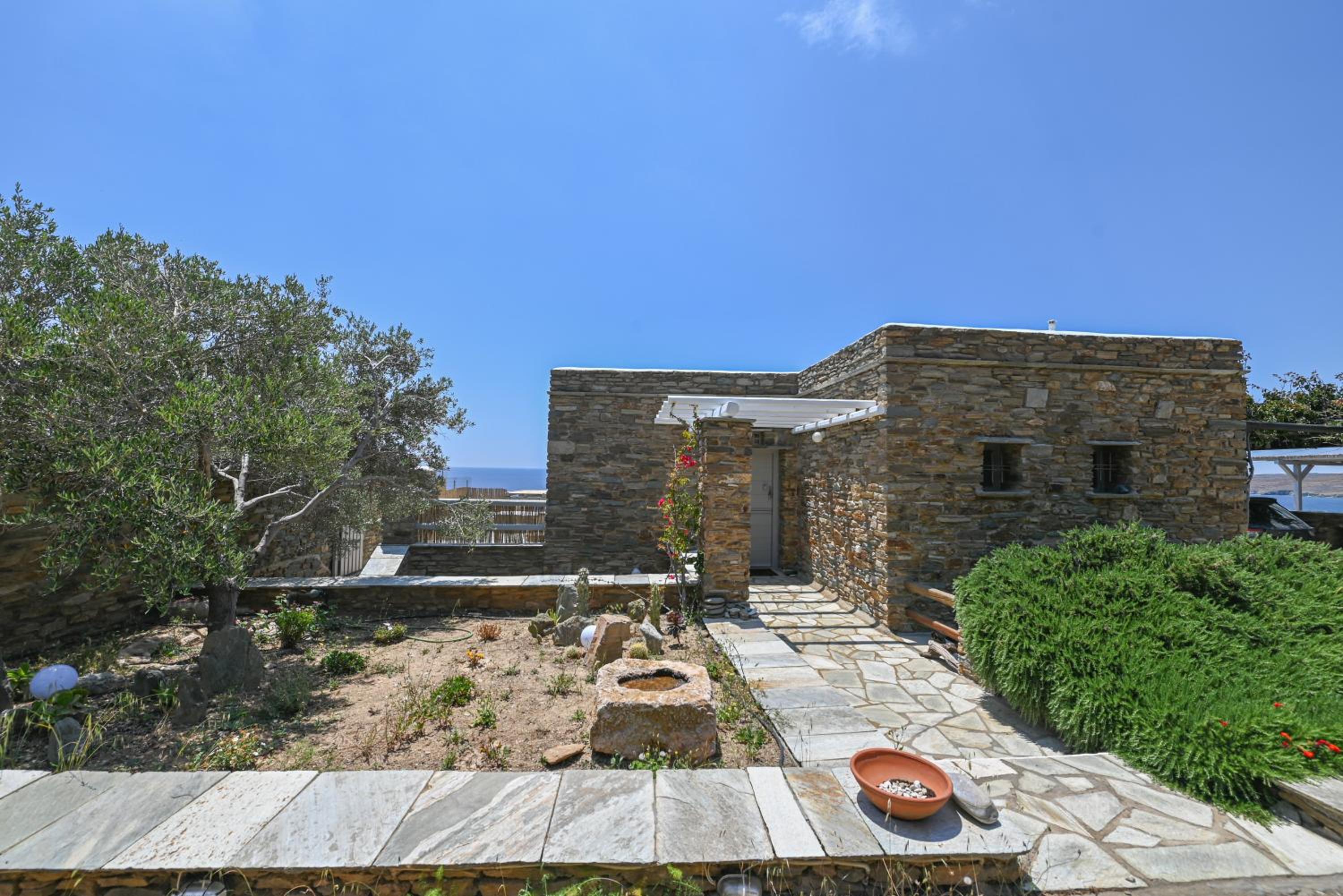 Hotel Dream summer house in Tinos - Image 1