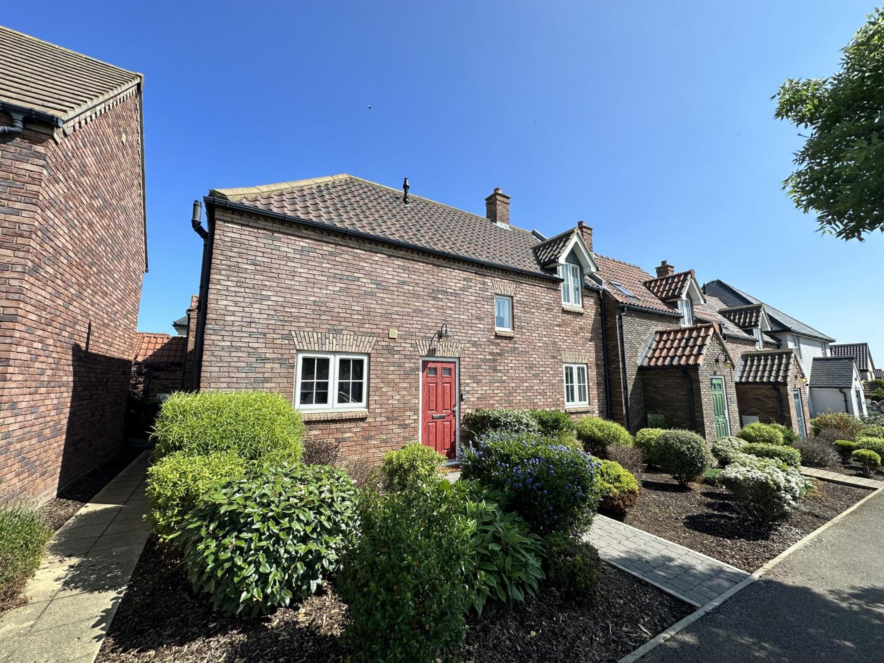 Daisy Cottage - Part of the The Bay Filey Holiday Village with pool, gym and direct beach access, pub, restaurant, tennis and meadows walks