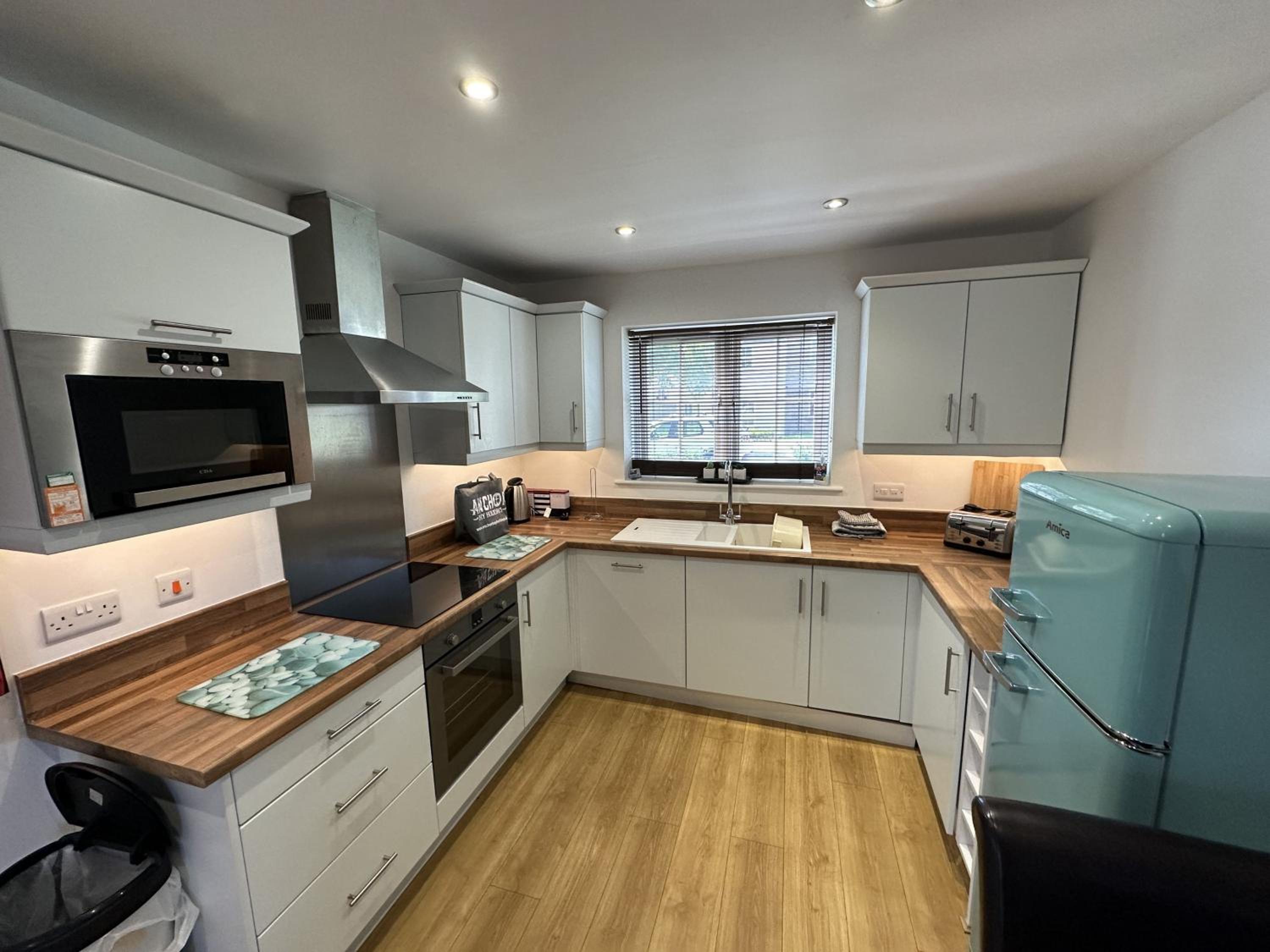 Daisy Cottage - Part of the The Bay Filey Holiday Village with pool, gym and direct beach access, pub, restaurant, tennis and meadows walks