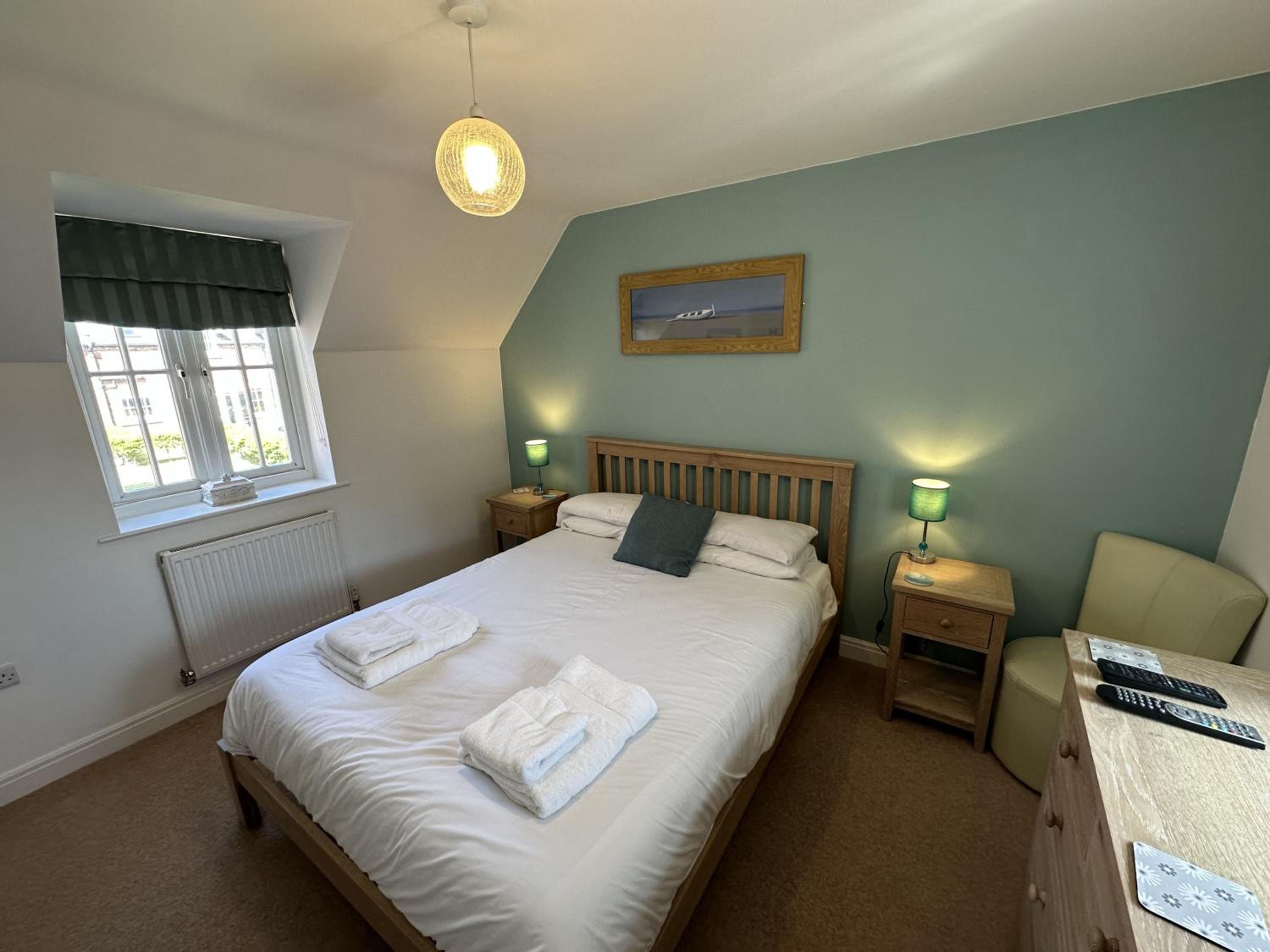 Daisy Cottage - Part of the The Bay Filey Holiday Village with pool, gym and direct beach access, pub, restaurant, tennis and meadows walks