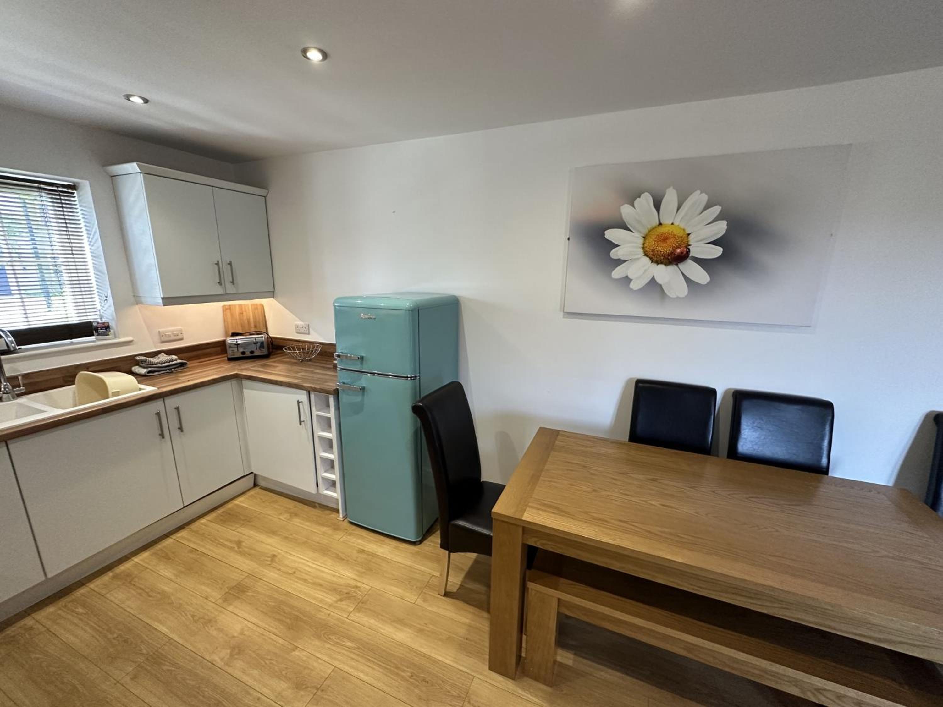 Daisy Cottage - Part of the The Bay Filey Holiday Village with pool, gym and direct beach access, pub, restaurant, tennis and meadows walks